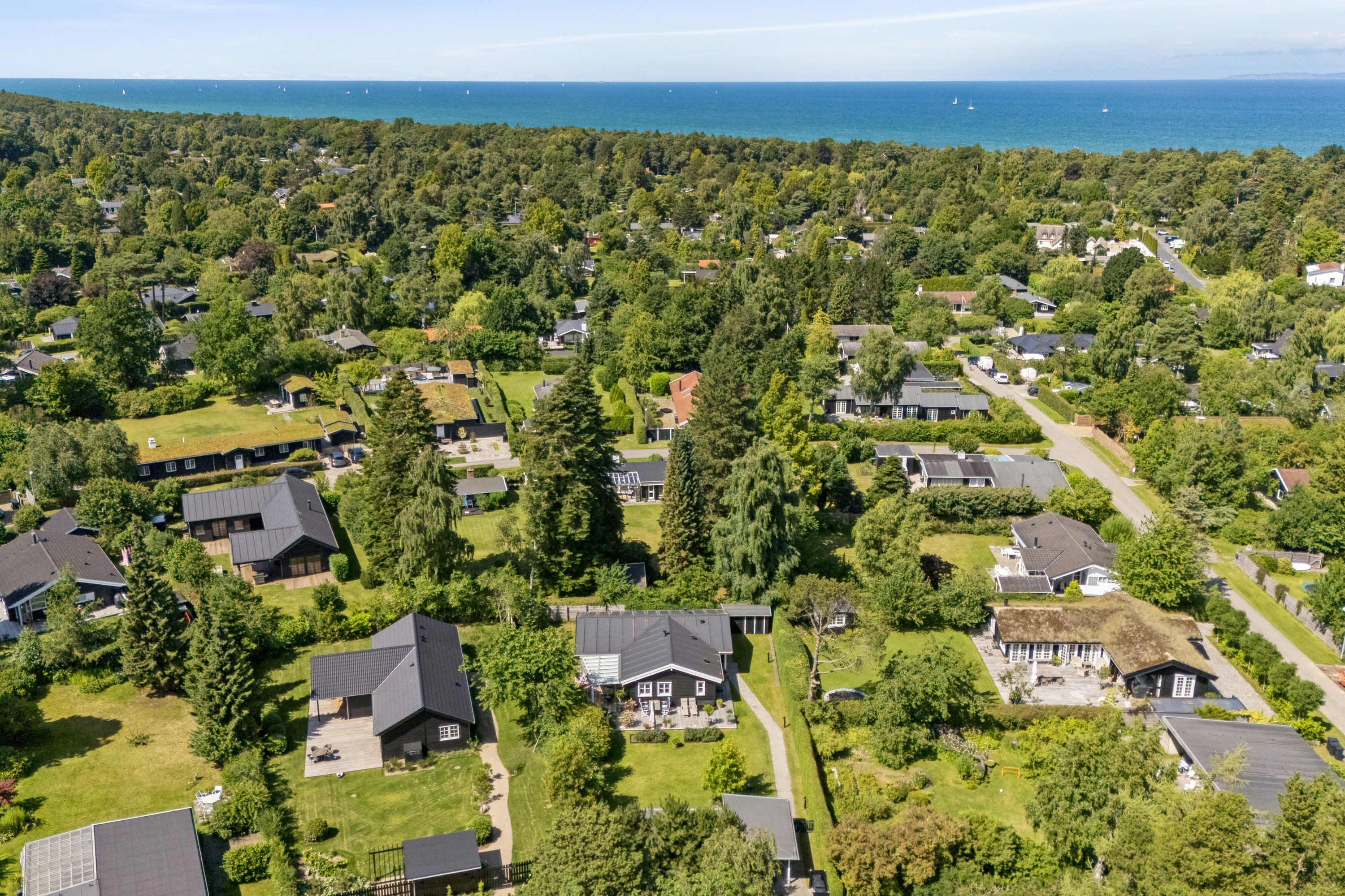 Fremhævet luftfoto billede i fuldskærmstilstand. Billede af Rosenvej 33, Horneby, 3100 Hornbæk