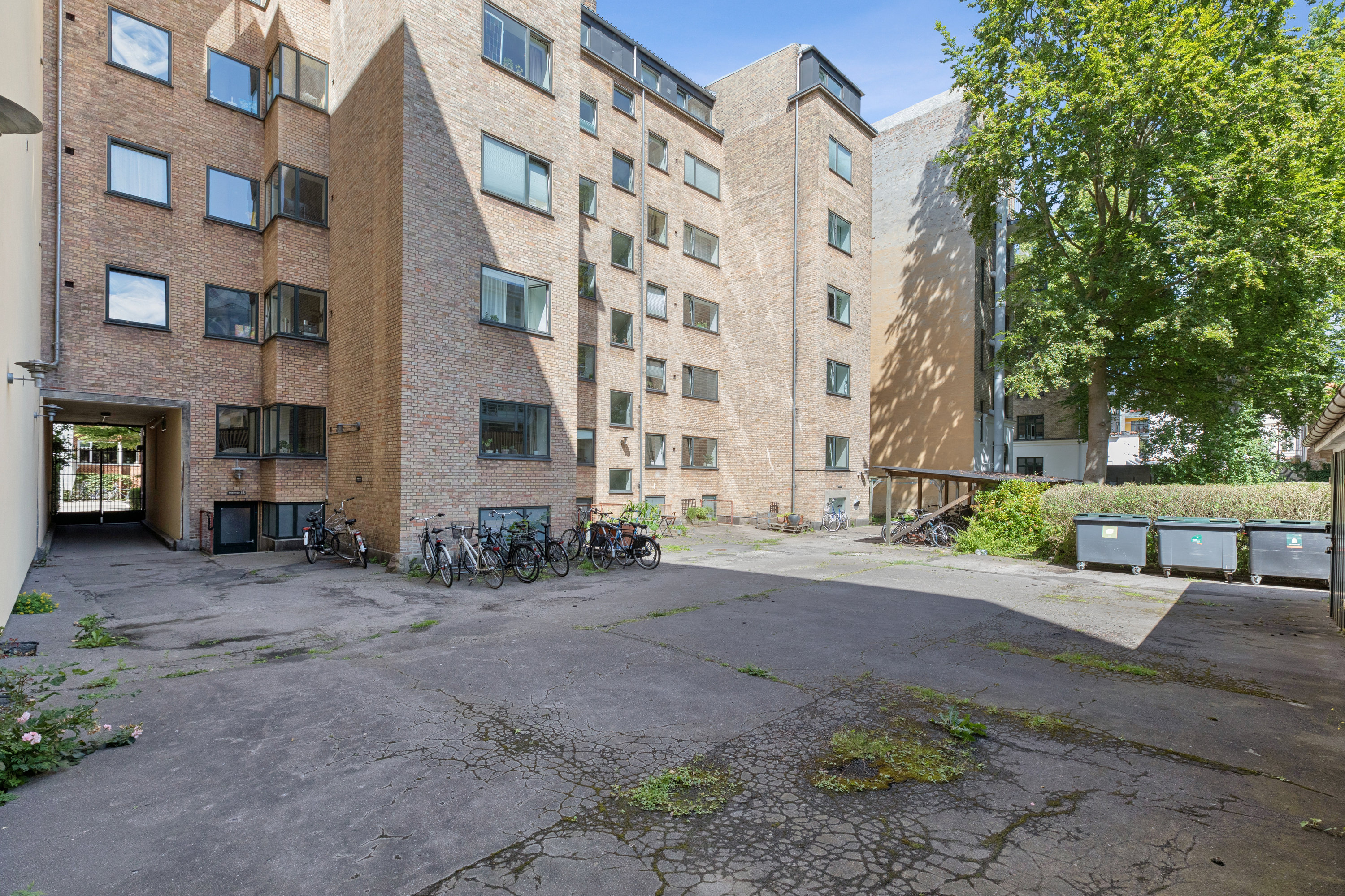 Fremhævet gården billede i fuldskærmstilstand. Billede af Harsdorffsvej 4B, 5. tv., 1874 Frederiksberg C
