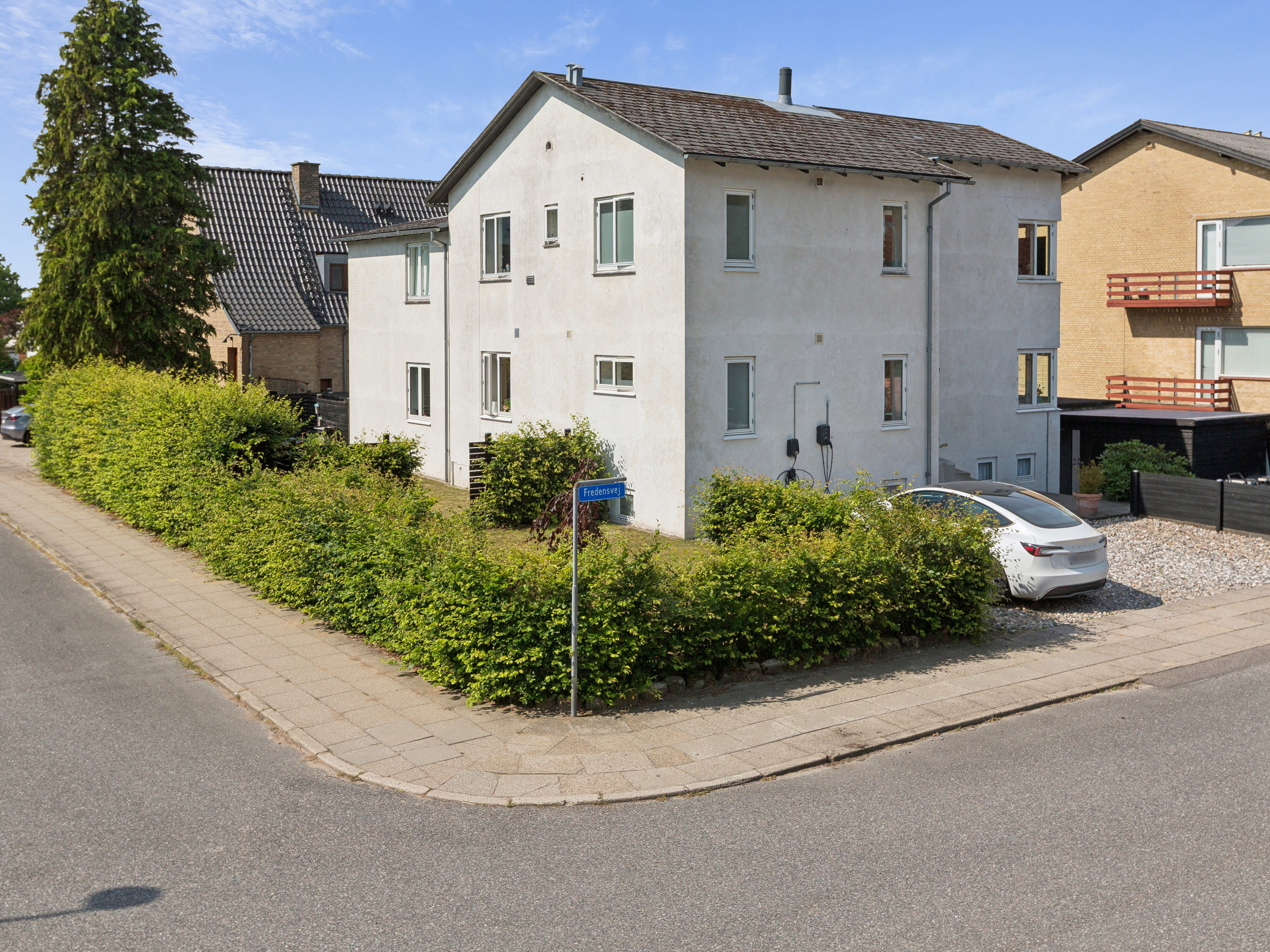 Fremhævet set fra vejen billede i fuldskærmstilstand. Billede af Fredensvej 22, st., 9800 Hjørring