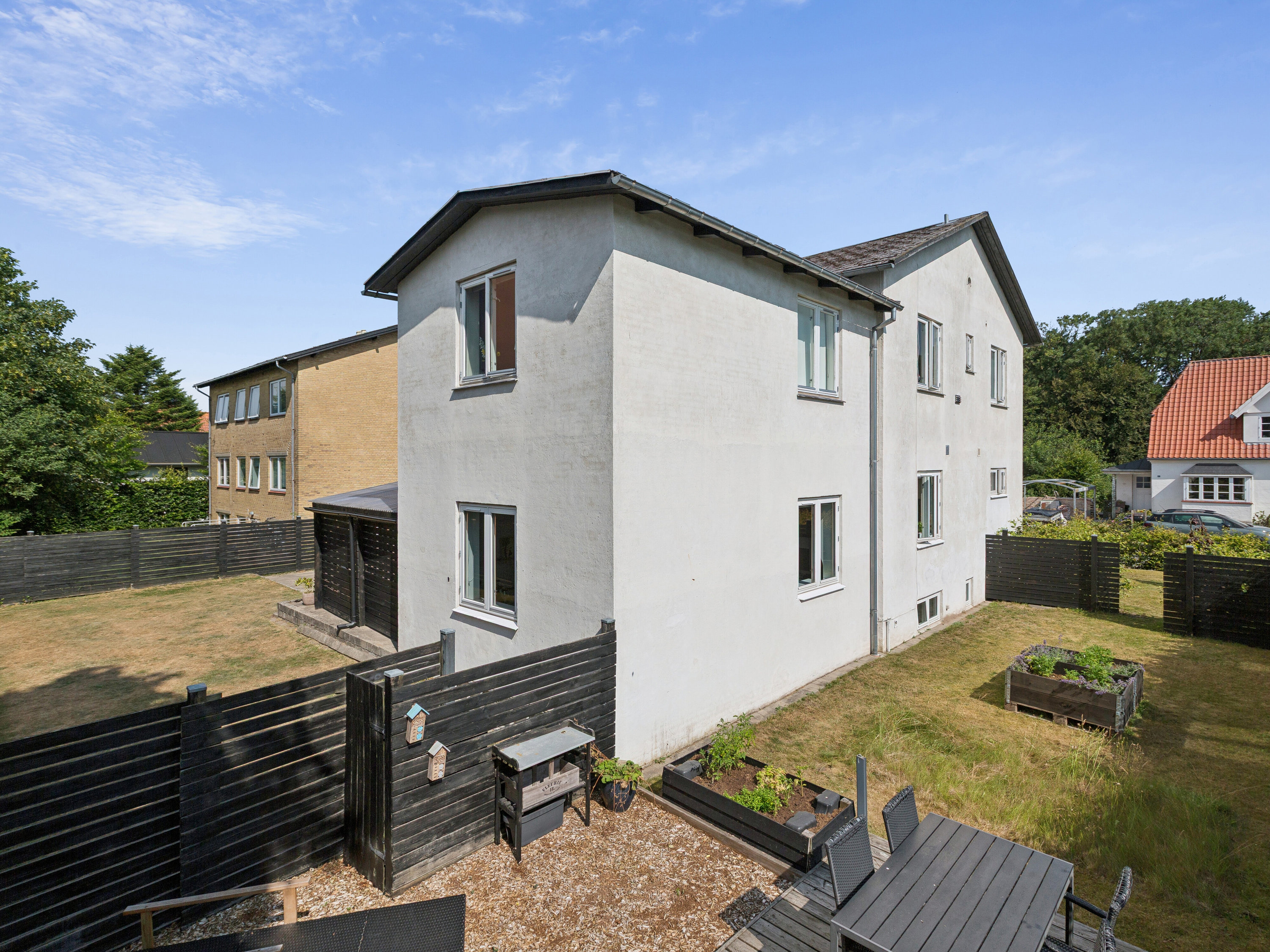 Fremhævet set fra haven billede i fuldskærmstilstand. Billede af Fredensvej 22, st., 9800 Hjørring