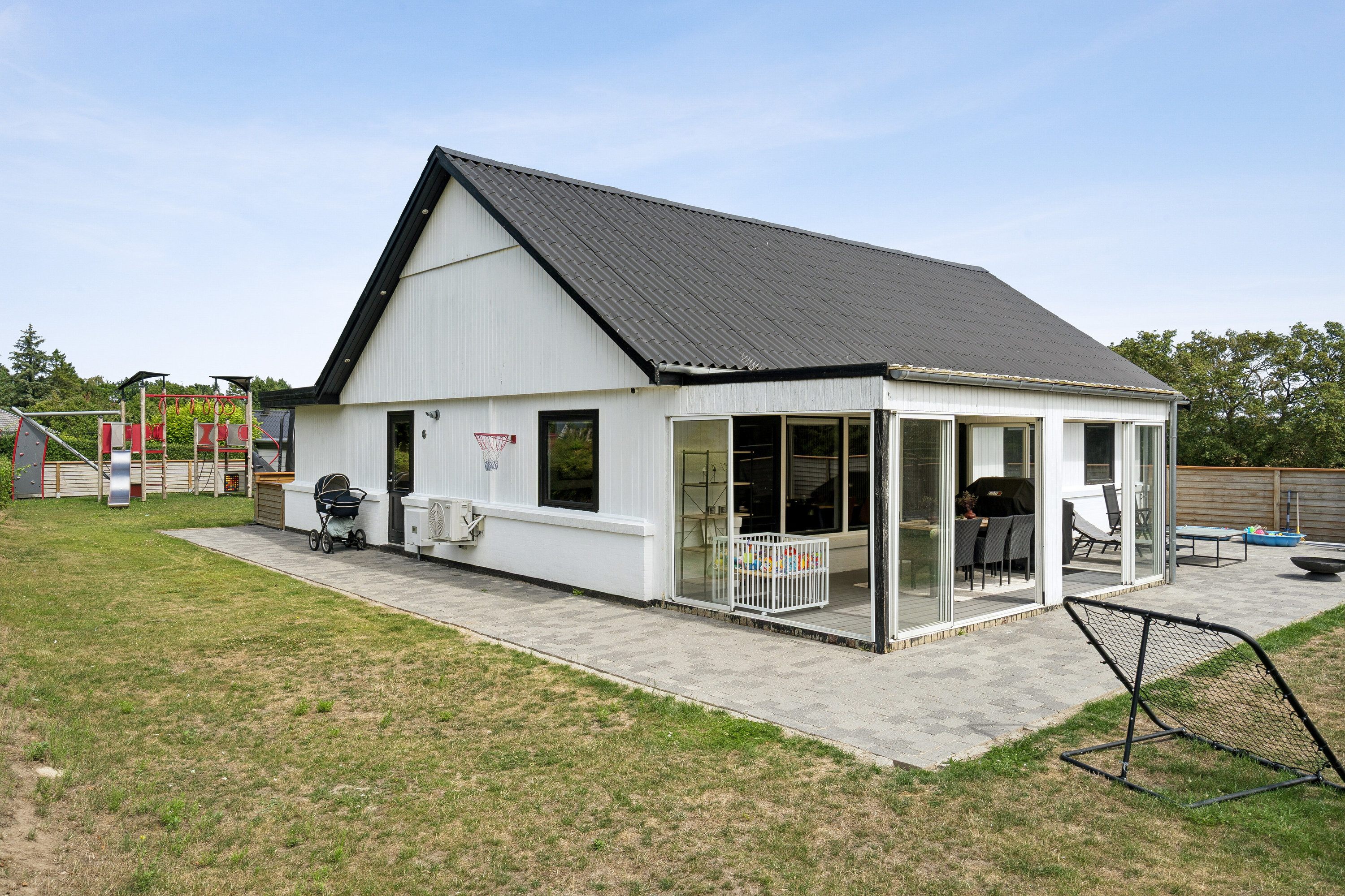 Fremhævet set fra haven billede i fuldskærmstilstand. Billede af Dybsø Fjordbanke 2, 4750 Lundby