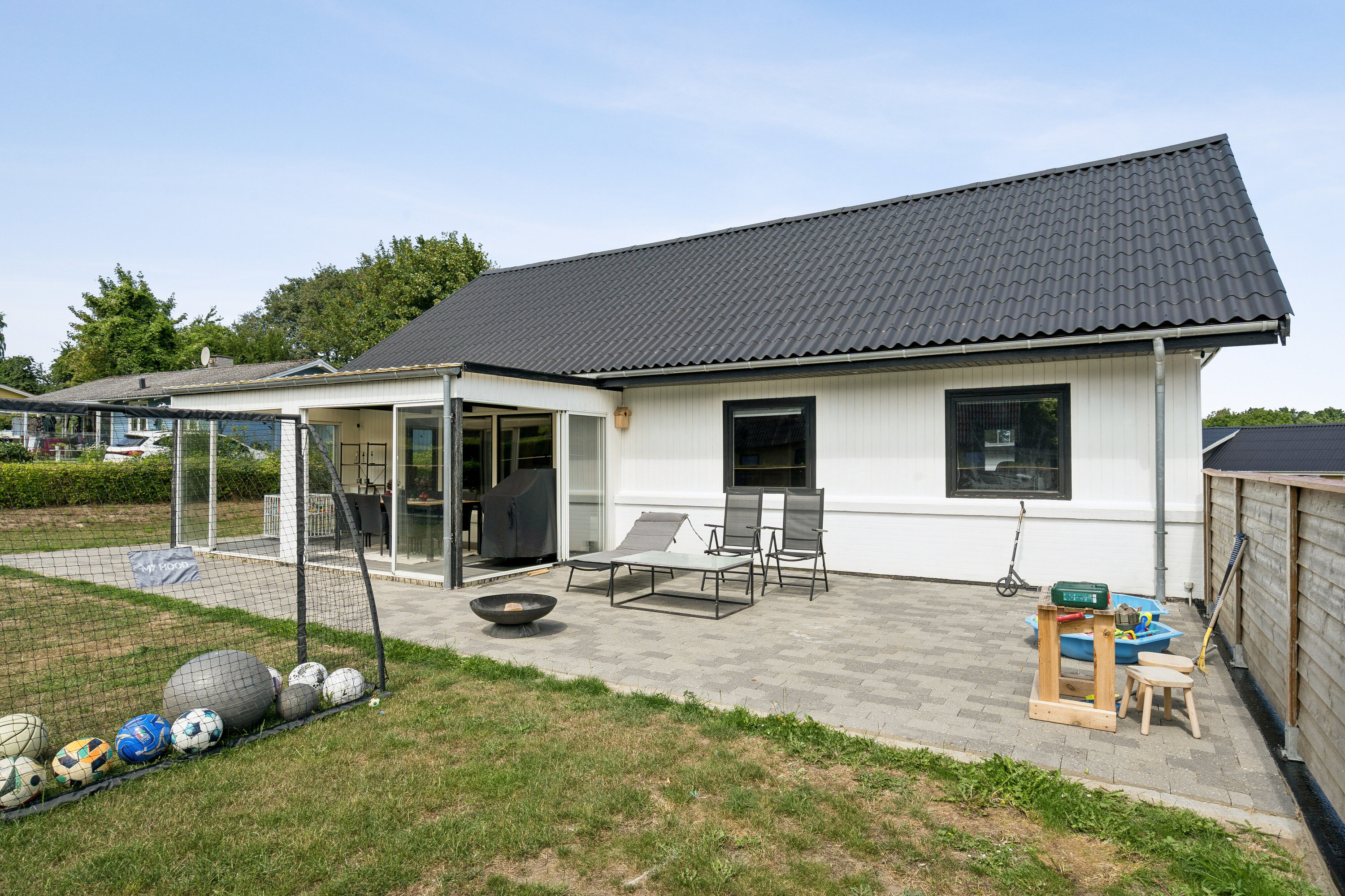 Fremhævet set fra haven billede i fuldskærmstilstand. Billede af Dybsø Fjordbanke 2, 4750 Lundby