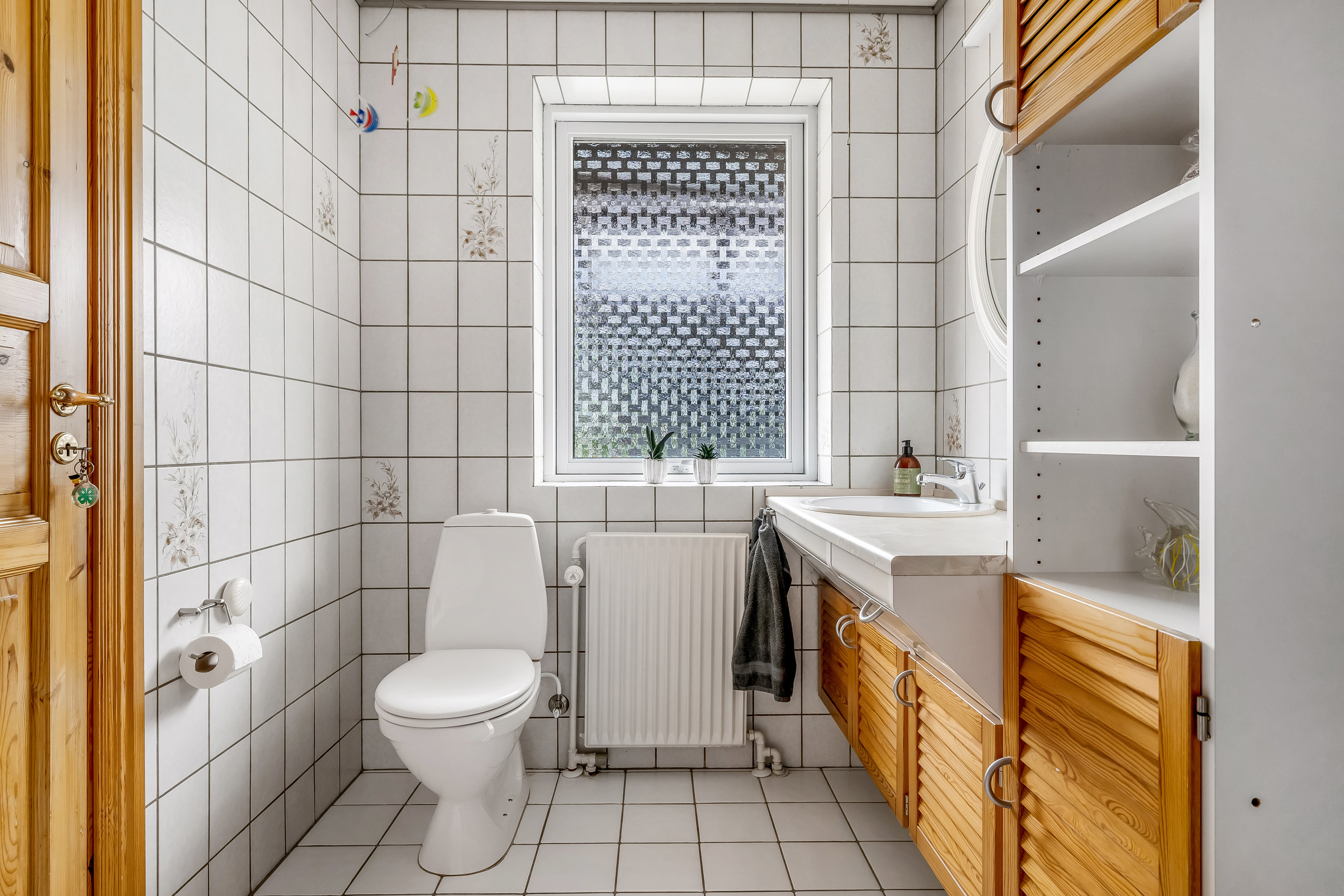 Fremhævet toilet billede i fuldskærmstilstand. Billede af Lervadvej 36, Horne, 6862 Tistrup