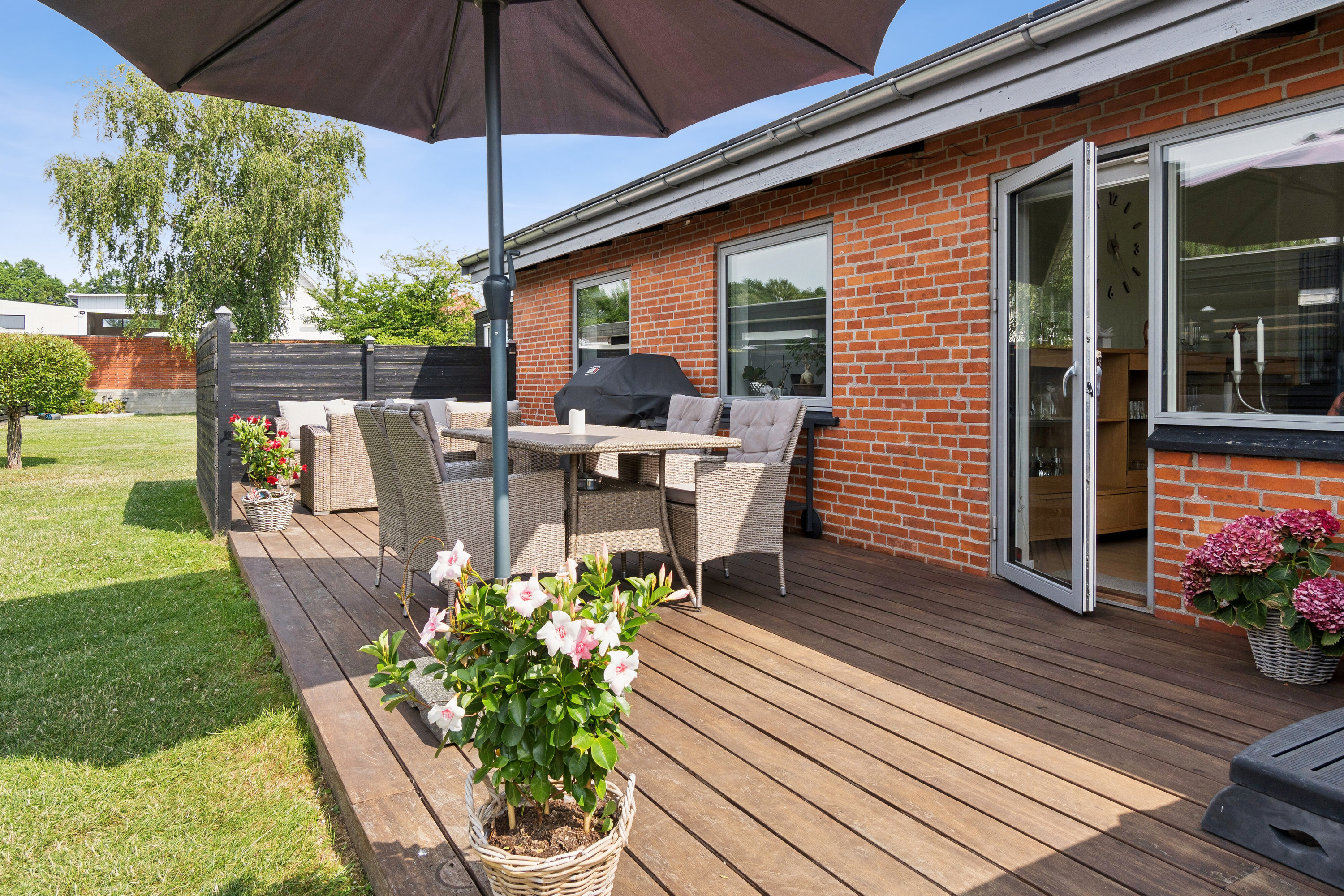 Fremhævet terrasse billede i fuldskærmstilstand. Billede af Avedøre Enghavevej 22, 2650 Hvidovre