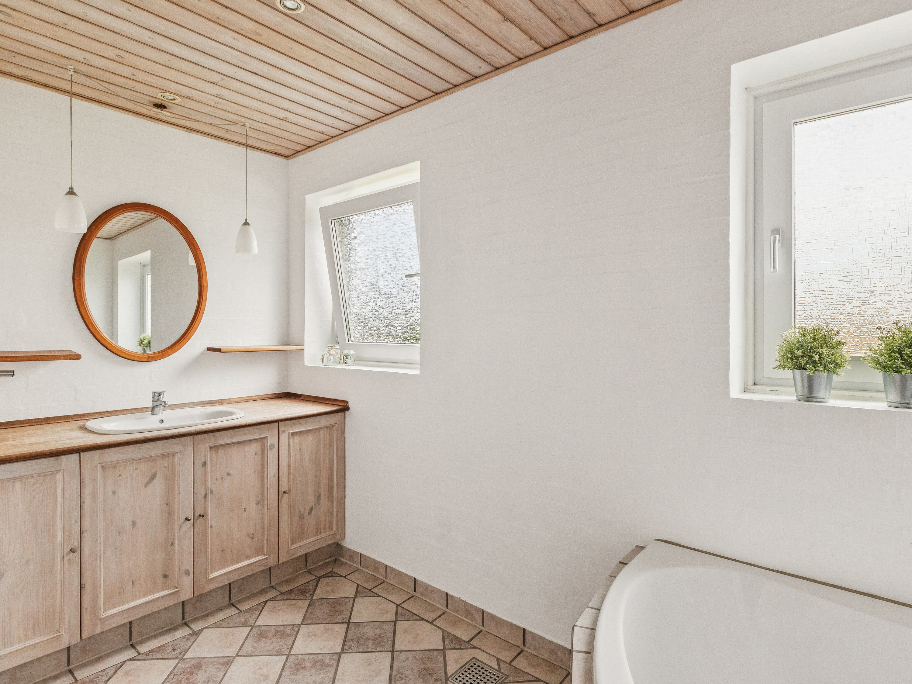 Fremhævet toilet billede i fuldskærmstilstand. Billede af Ålborgvej 603, 9760 Vrå