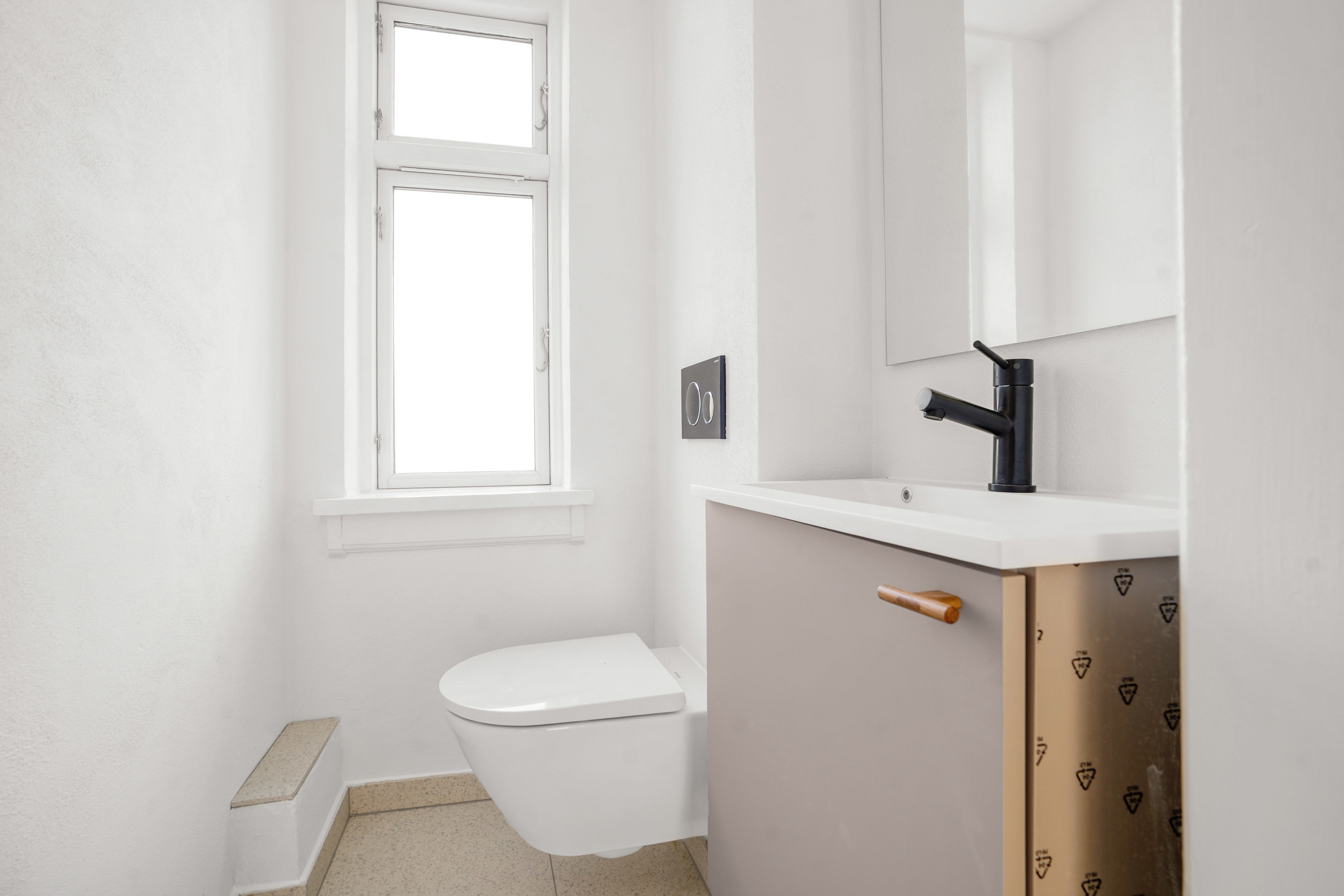 Fremhævet toilet billede i fuldskærmstilstand. Billede af H. Rasmussens Vej 18, 5000 Odense C