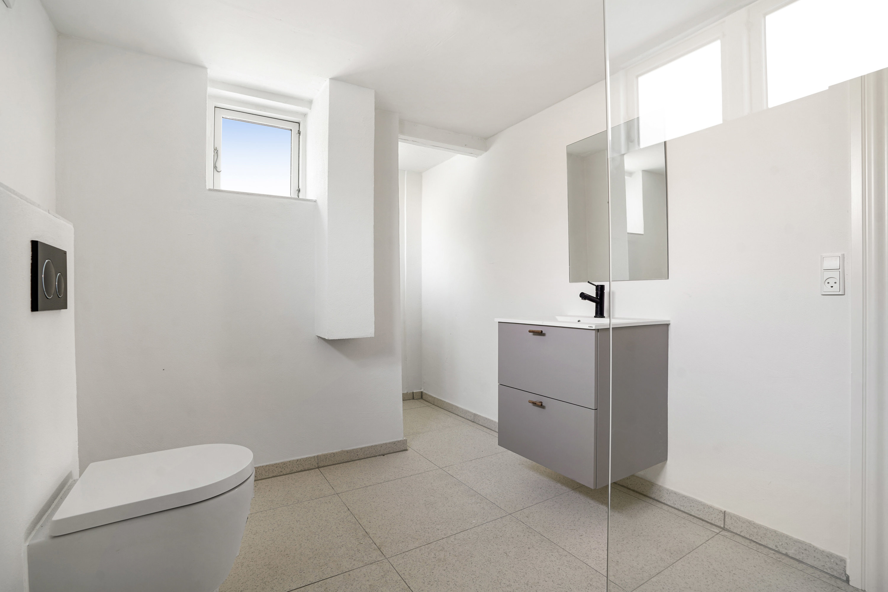Fremhævet toilet billede i fuldskærmstilstand. Billede af H. Rasmussens Vej 18, 5000 Odense C