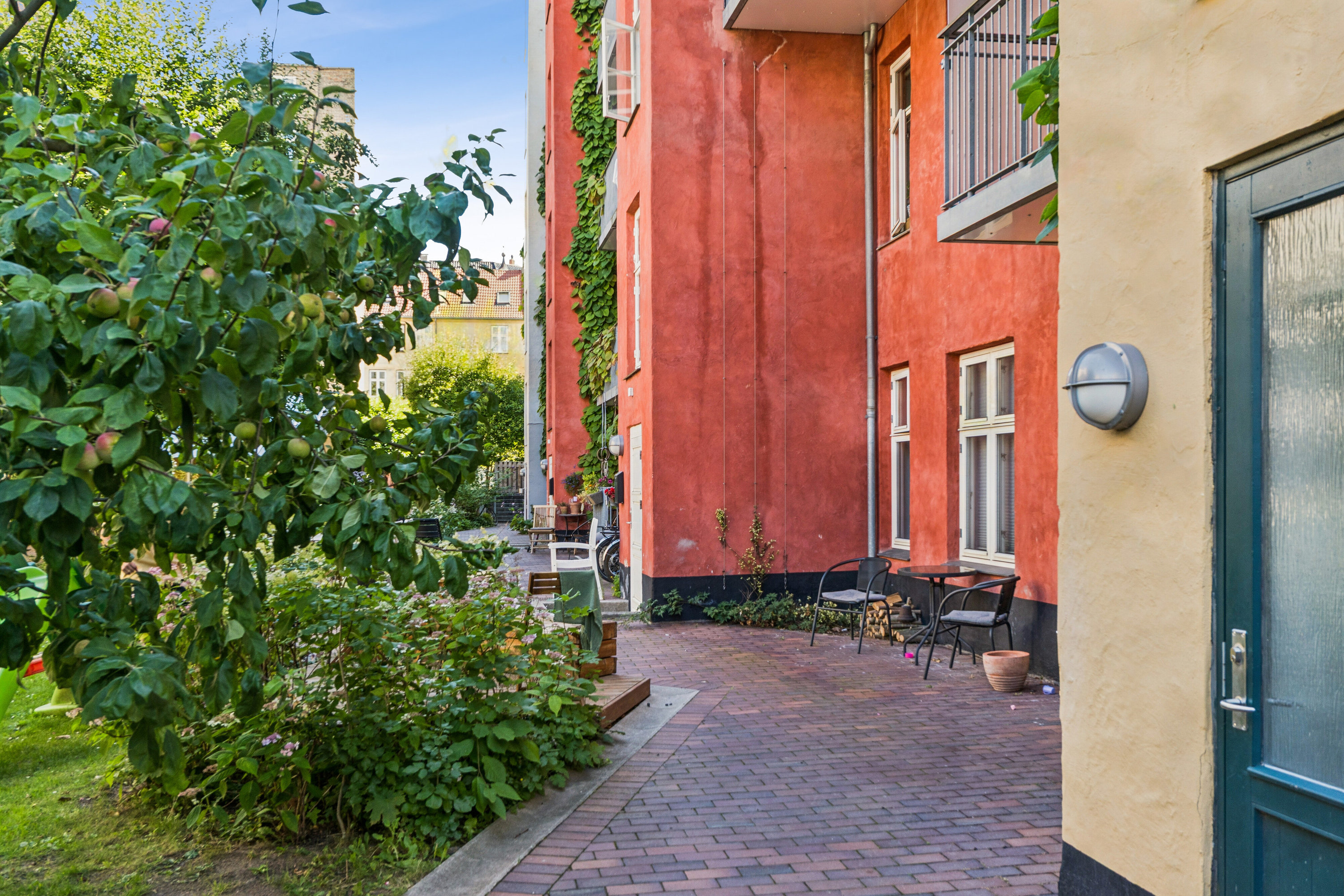 Fremhævet gårdmiljø billede i fuldskærmstilstand. Billede af Hallandsgade 6B, 5. th., 2300 København S