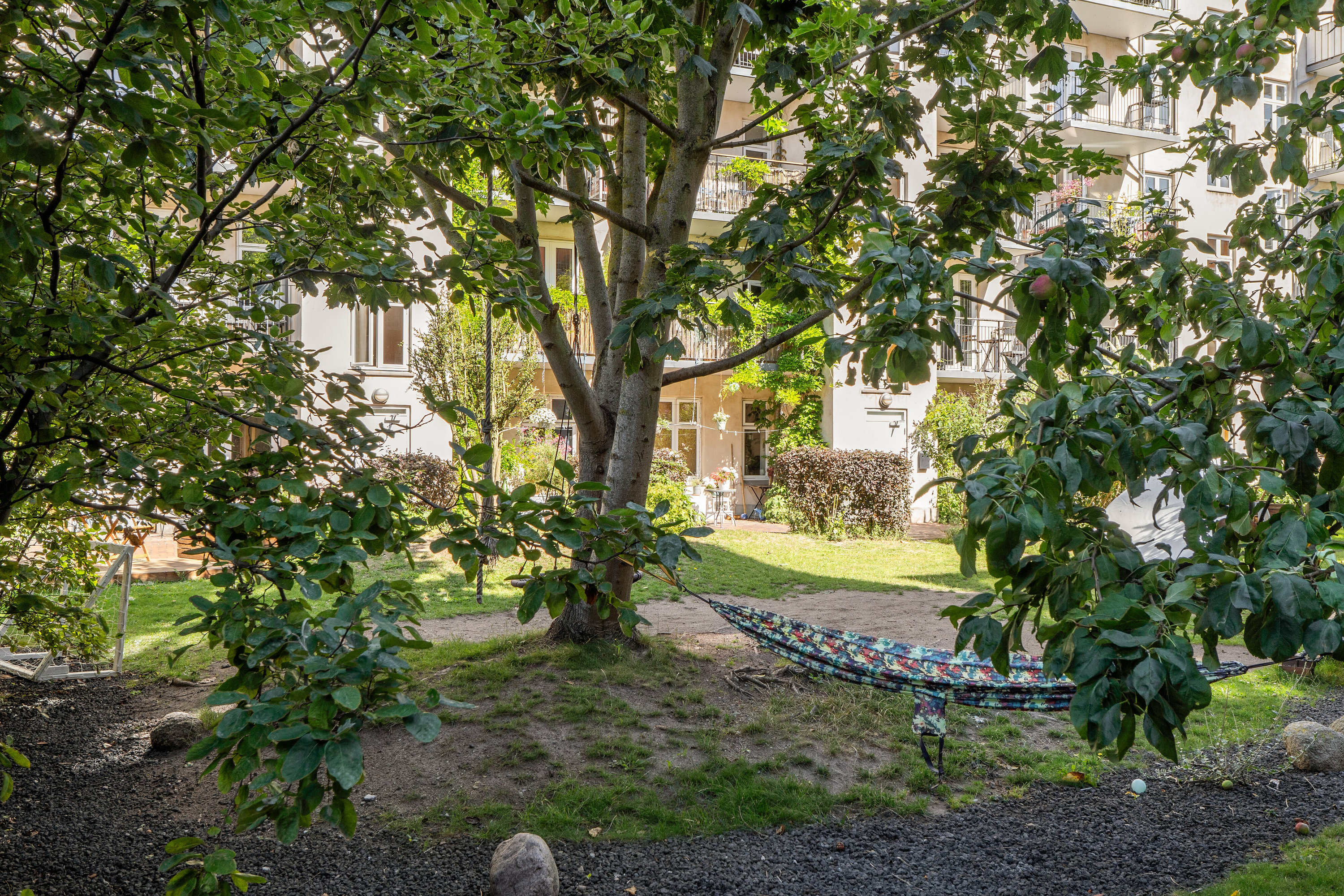 Fremhævet gårdmiljø billede i fuldskærmstilstand. Billede af Hallandsgade 6B, 5. th., 2300 København S