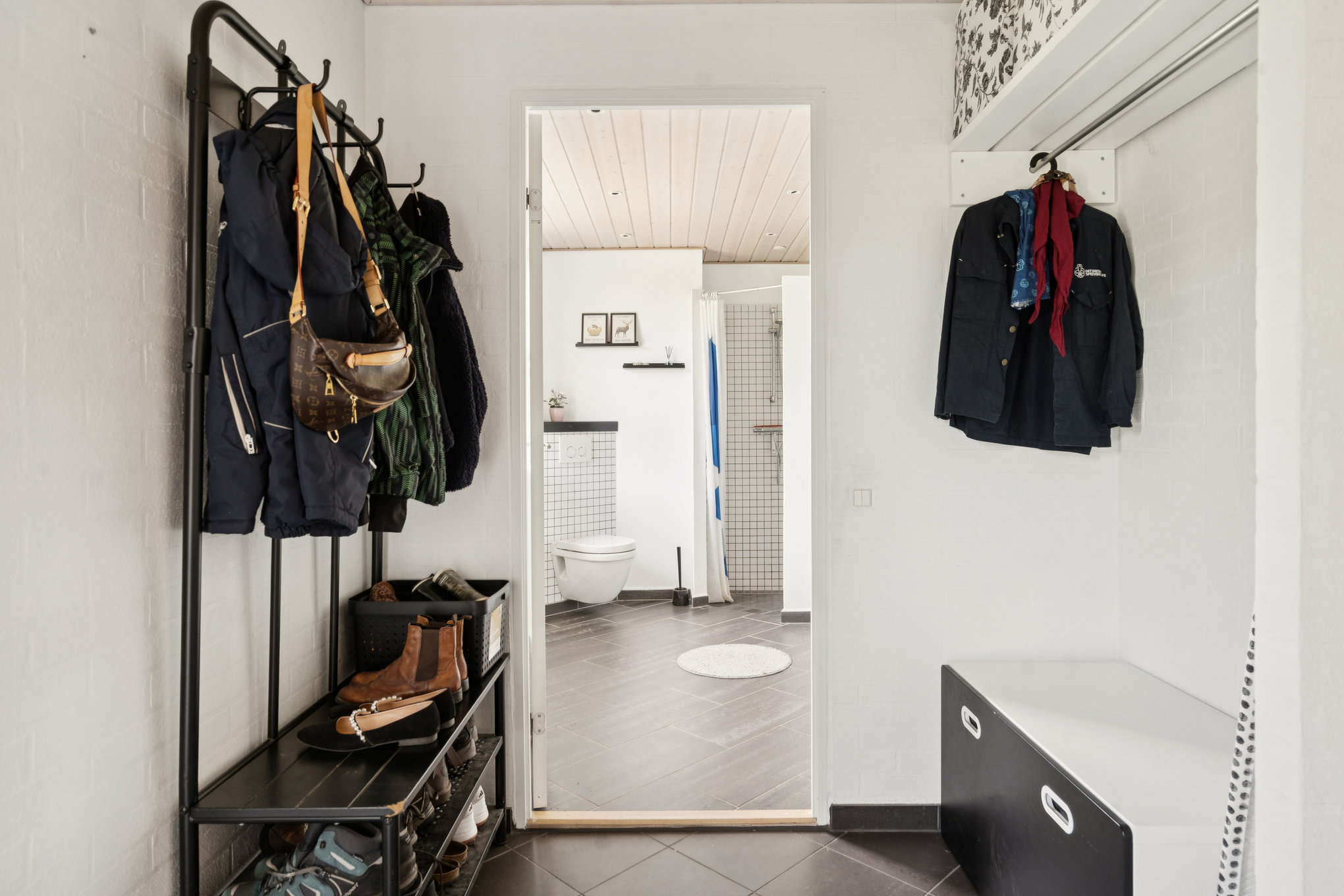 Fremhævet walkin closet billede i fuldskærmstilstand. Billede af Vikkevangen 1, 8920 Randers NV