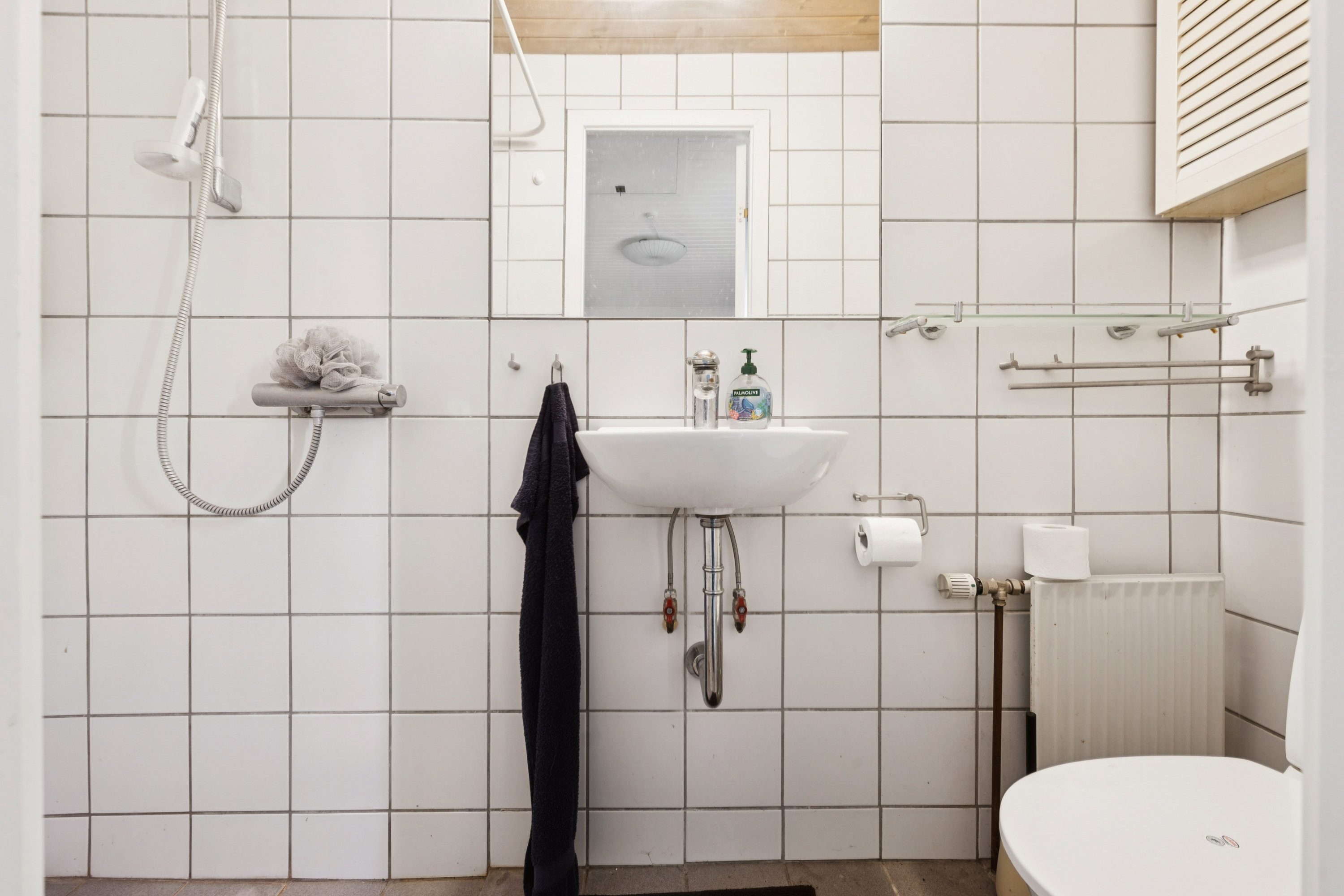 Fremhævet badeværelse billede i fuldskærmstilstand. Billede af Højager 31, 2670 Greve