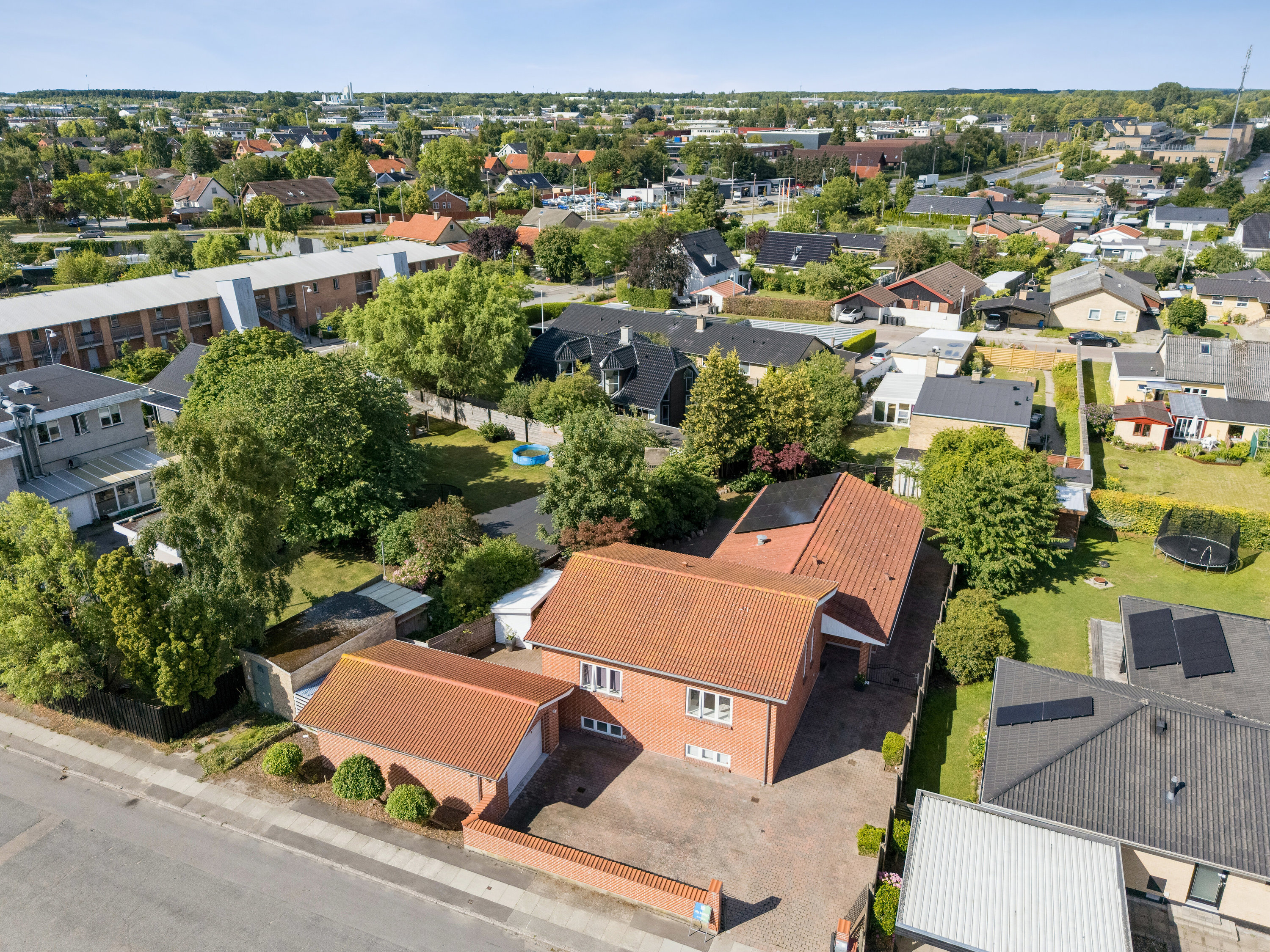 Fremhævet luftfoto billede i fuldskærmstilstand. Billede af Nørrevangen 1, 2610 Rødovre