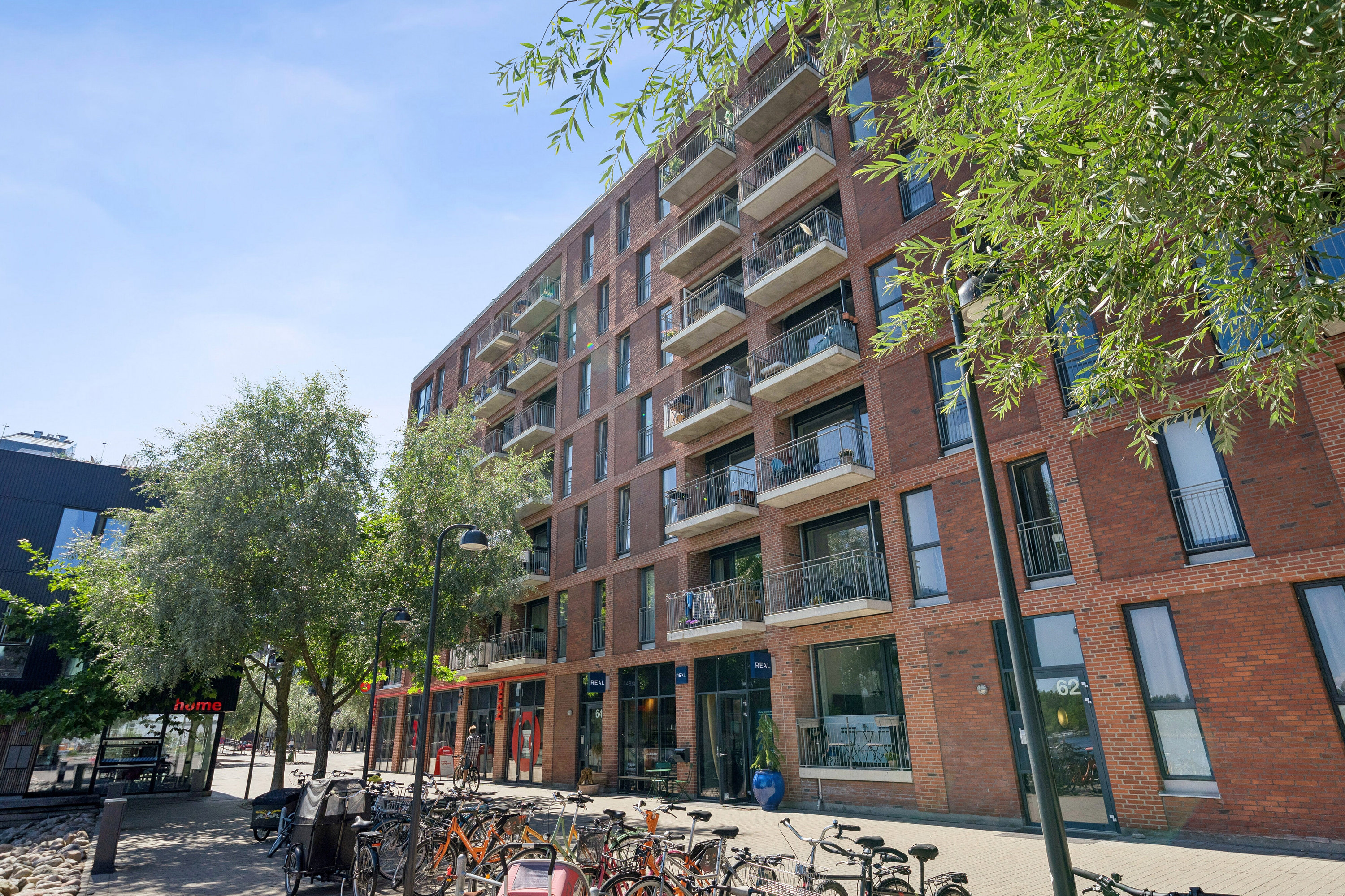 Fremhævet facade billede i fuldskærmstilstand. Billede af Teglholmsgade 64, 6. tv., 2450 København SV