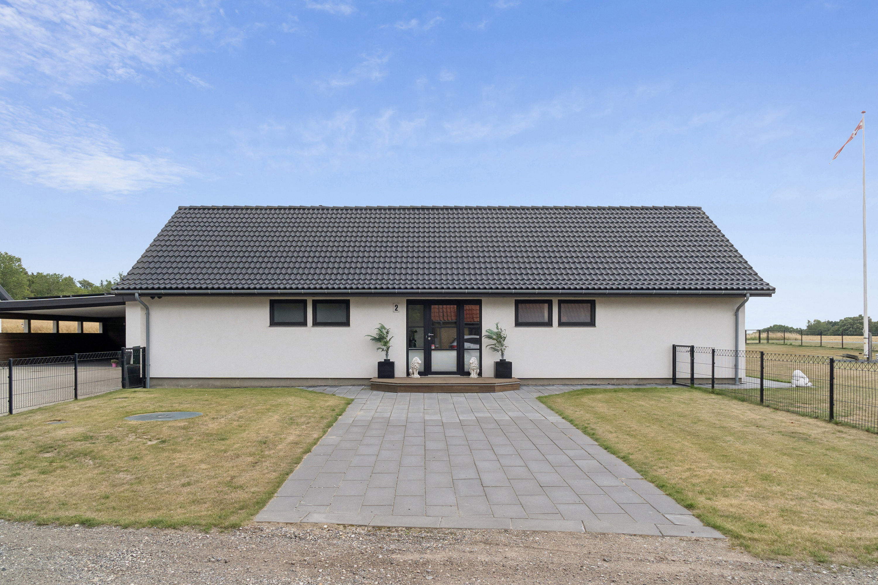 Fremhævet set fra vejen billede i fuldskærmstilstand. Billede af Præstelod Huse 2, V Egesborg, 4700 Næstved