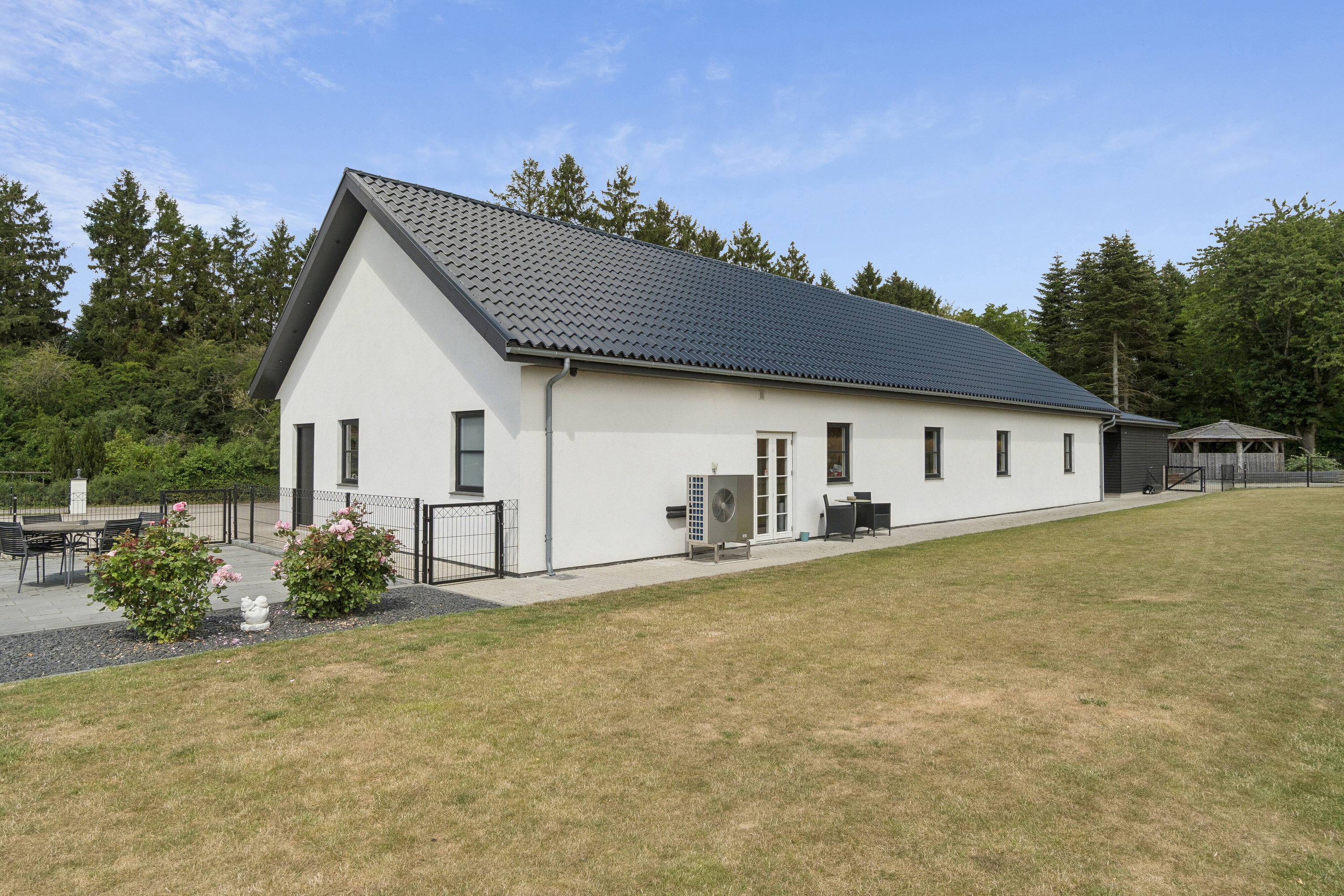 Fremhævet set fra haven billede i fuldskærmstilstand. Billede af Præstelod Huse 2, V Egesborg, 4700 Næstved