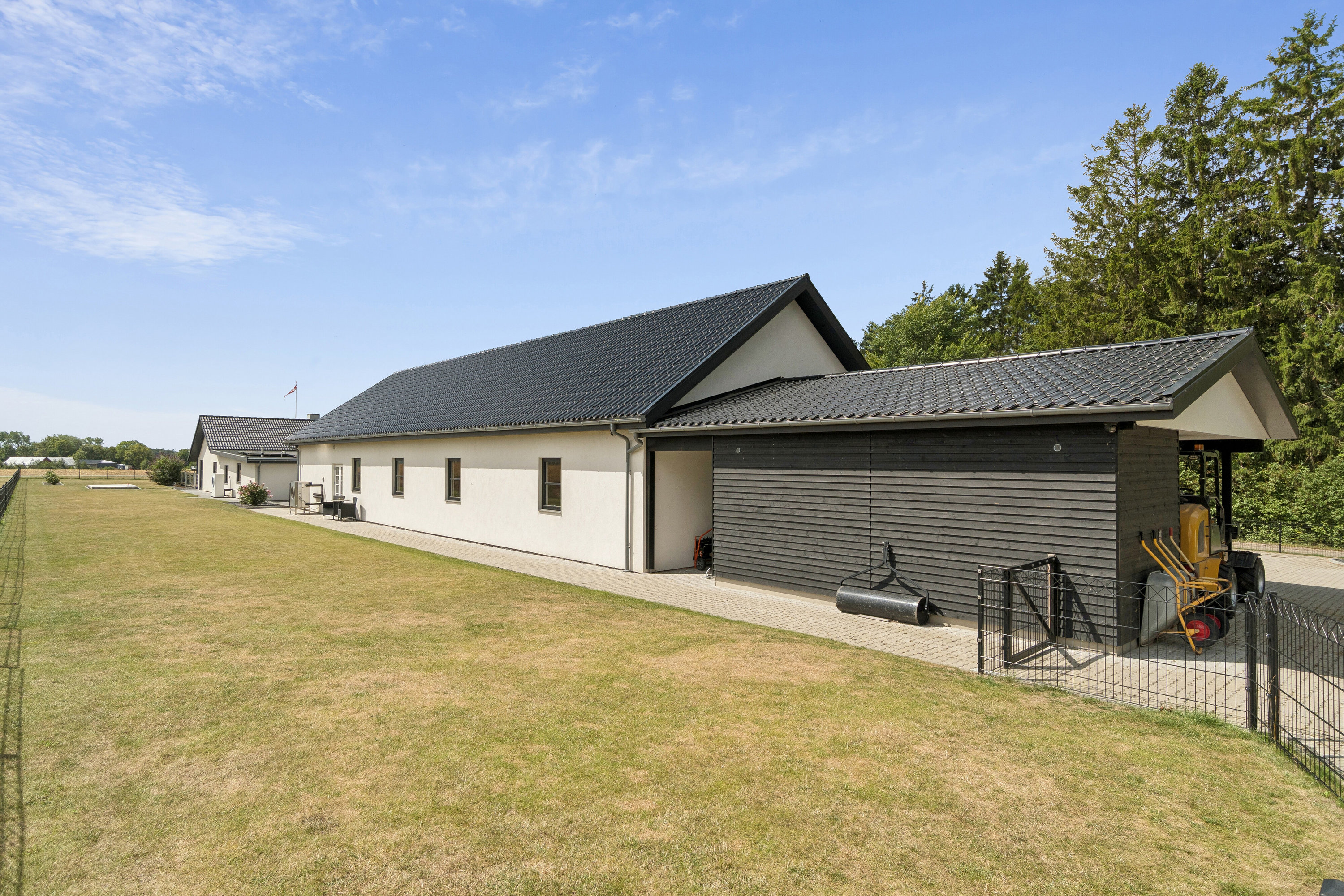 Fremhævet set fra haven billede i fuldskærmstilstand. Billede af Præstelod Huse 2, V Egesborg, 4700 Næstved