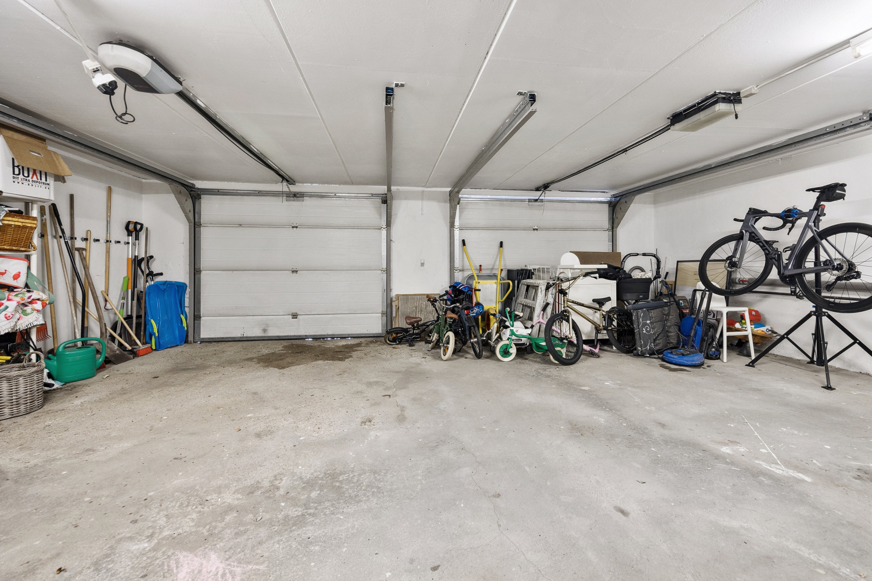 Fremhævet garage billede i fuldskærmstilstand. Billede af Møllehusvej 3, 9380 Vestbjerg