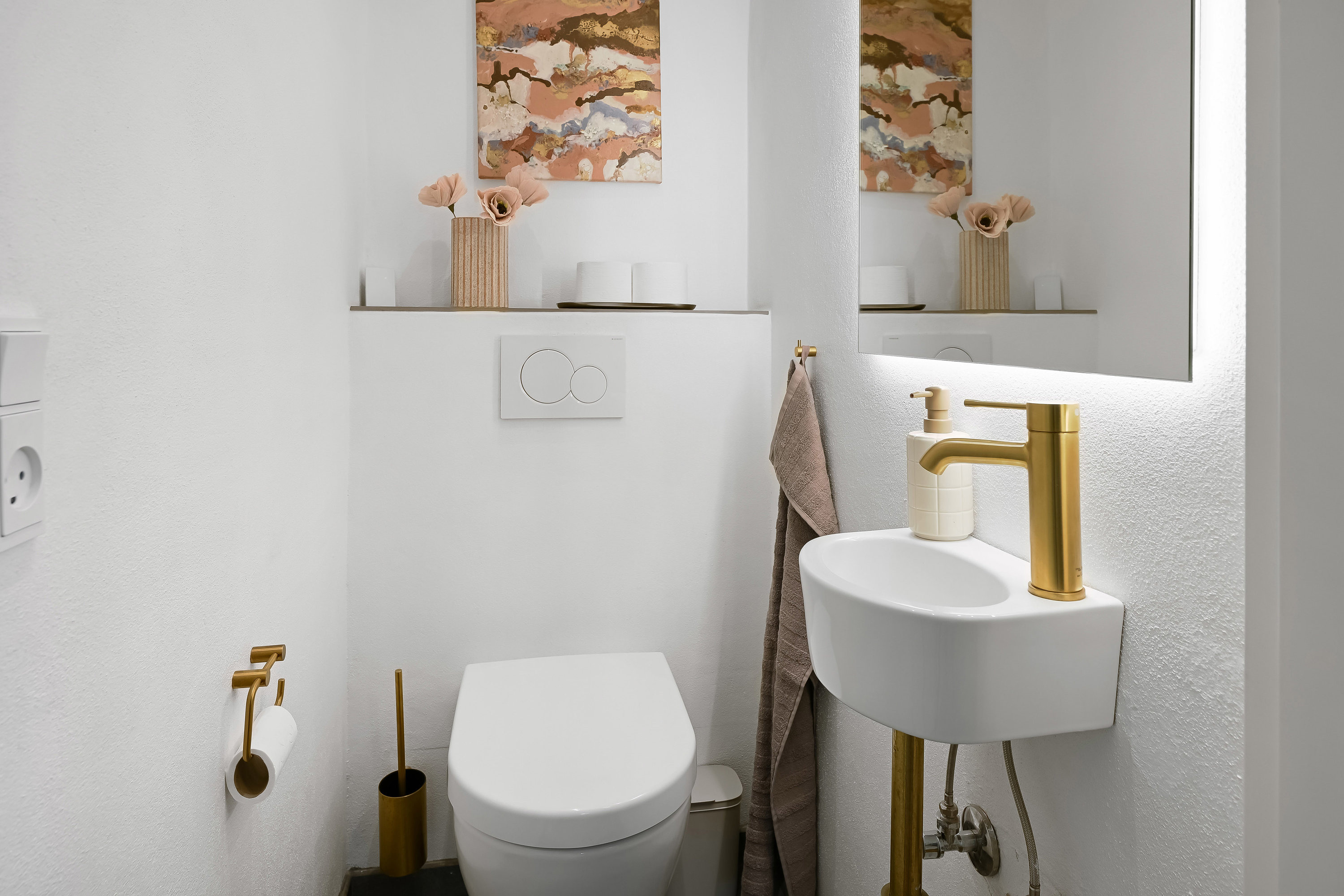 Fremhævet toilet billede i fuldskærmstilstand. Billede af Rolfsgade 137, 6700 Esbjerg