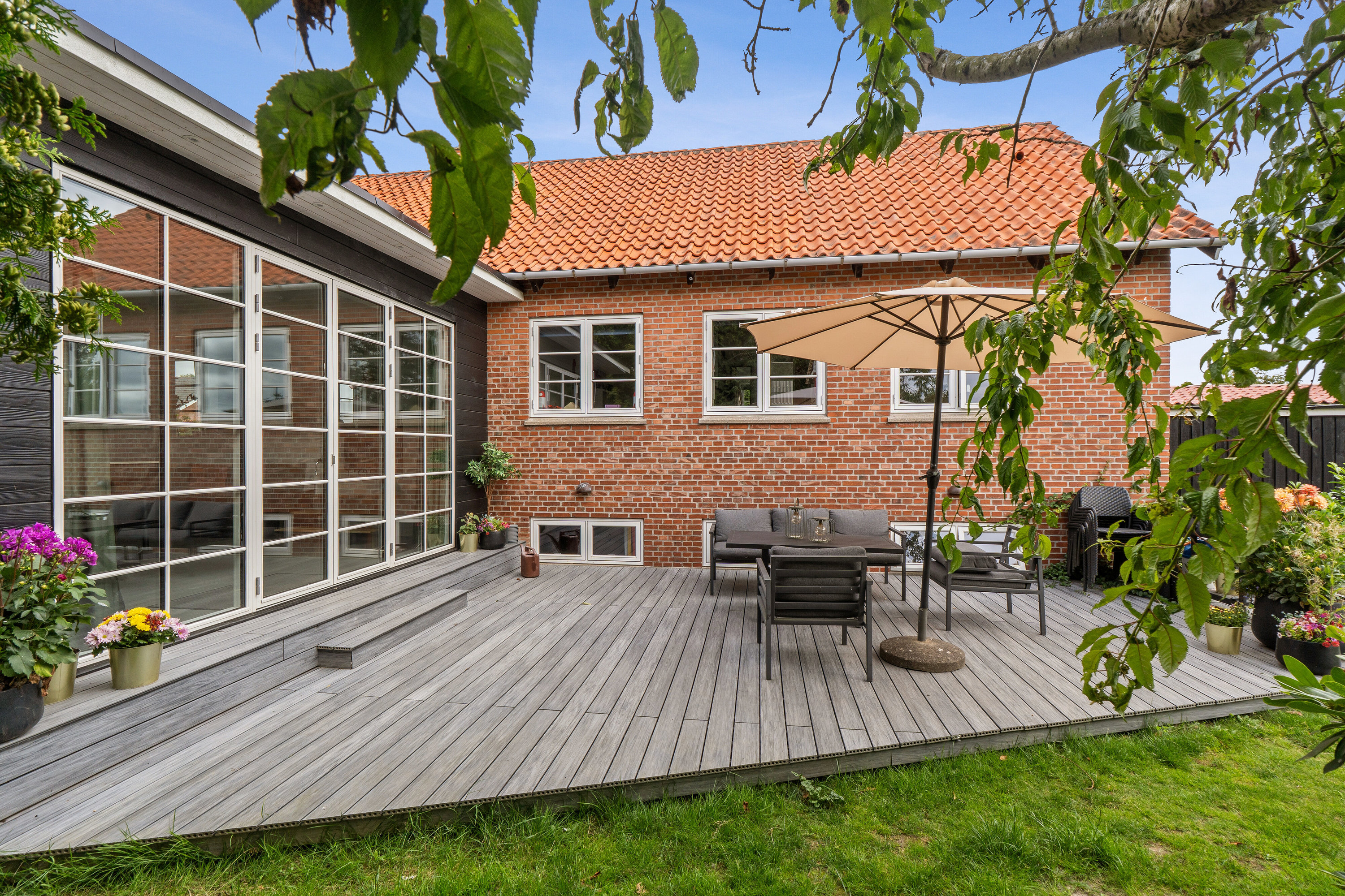 Fremhævet overdækket terrasse billede i fuldskærmstilstand. Billede af Solsortevej 4, 2600 Glostrup