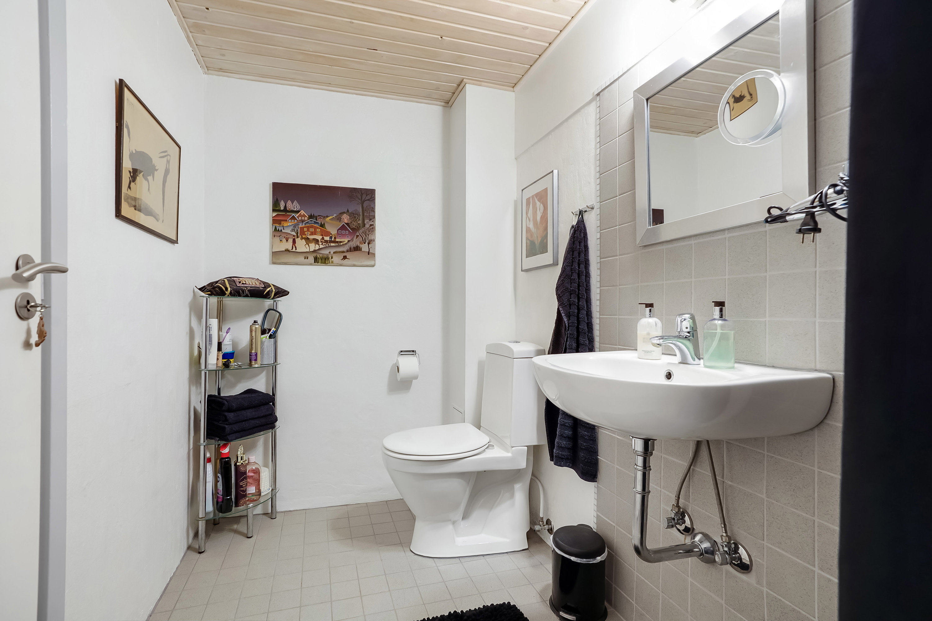 Fremhævet toilet billede i fuldskærmstilstand. Billede af Smedegade 26, Sdr Vissing, 8740 Brædstrup