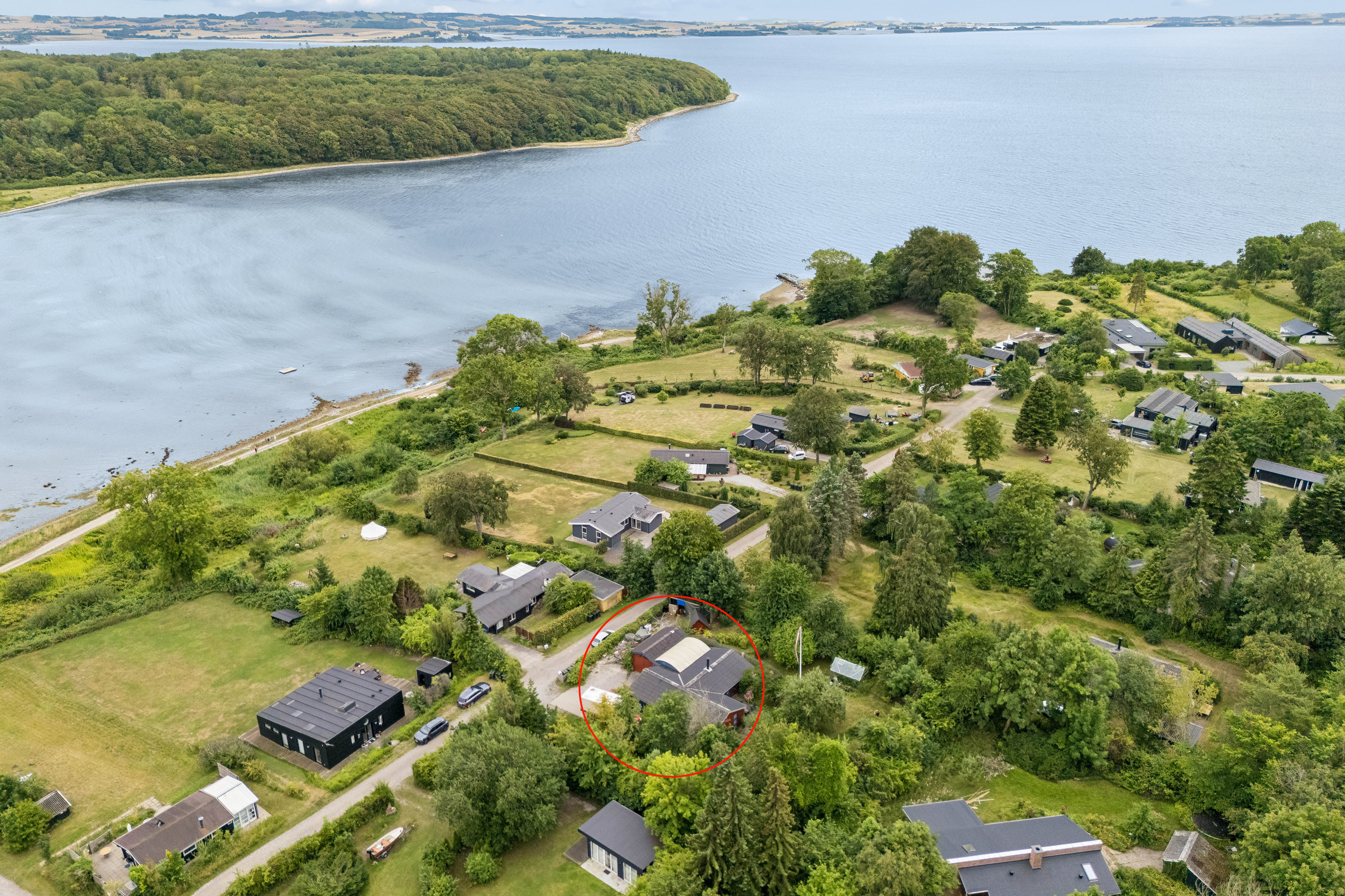 Fremhævet luftfoto billede i fuldskærmstilstand. Billede af Klydevej 4B, Følle Strand, 8410 Rønde