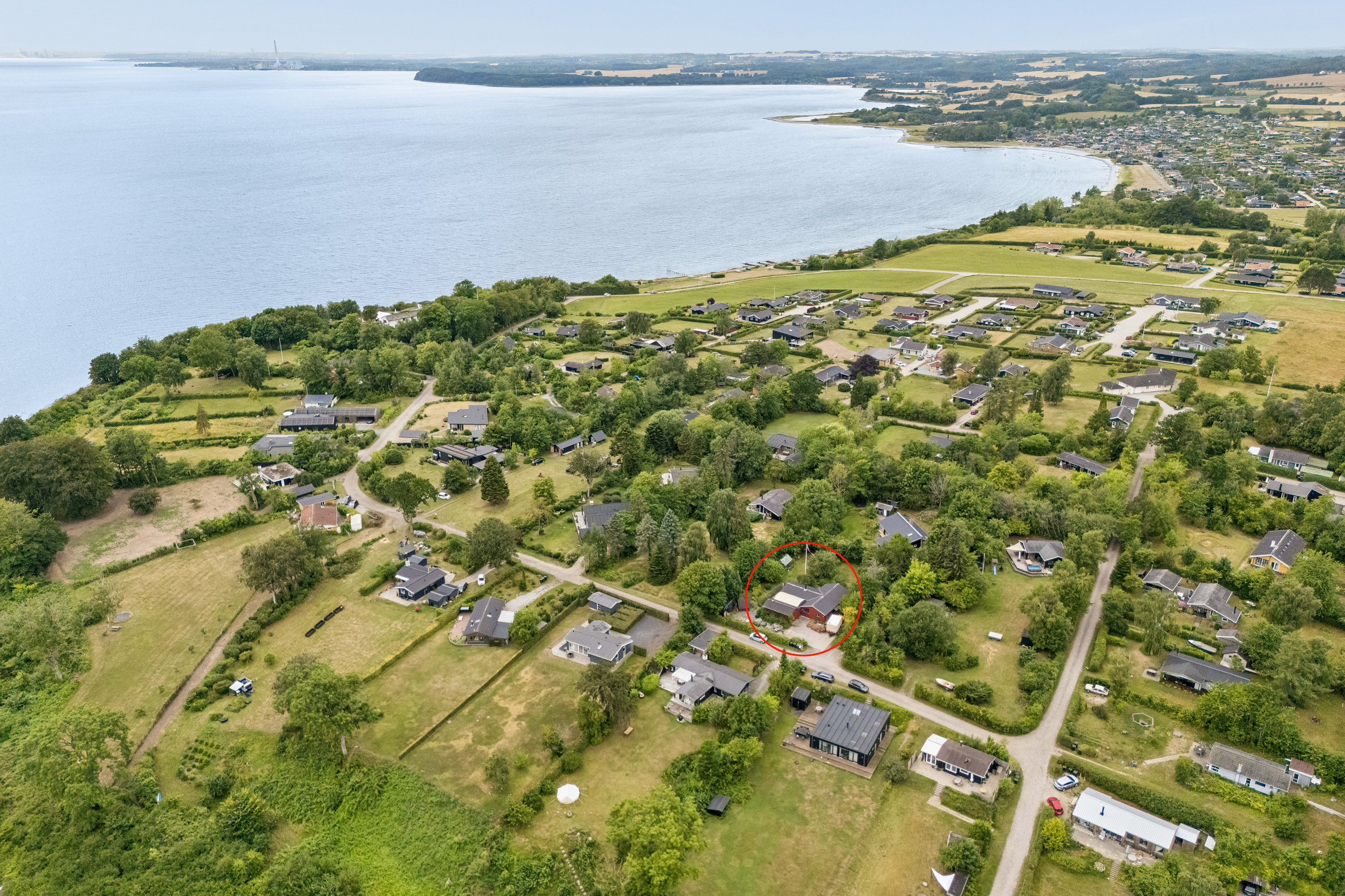 Fremhævet luftfoto billede i fuldskærmstilstand. Billede af Klydevej 4B, Følle Strand, 8410 Rønde