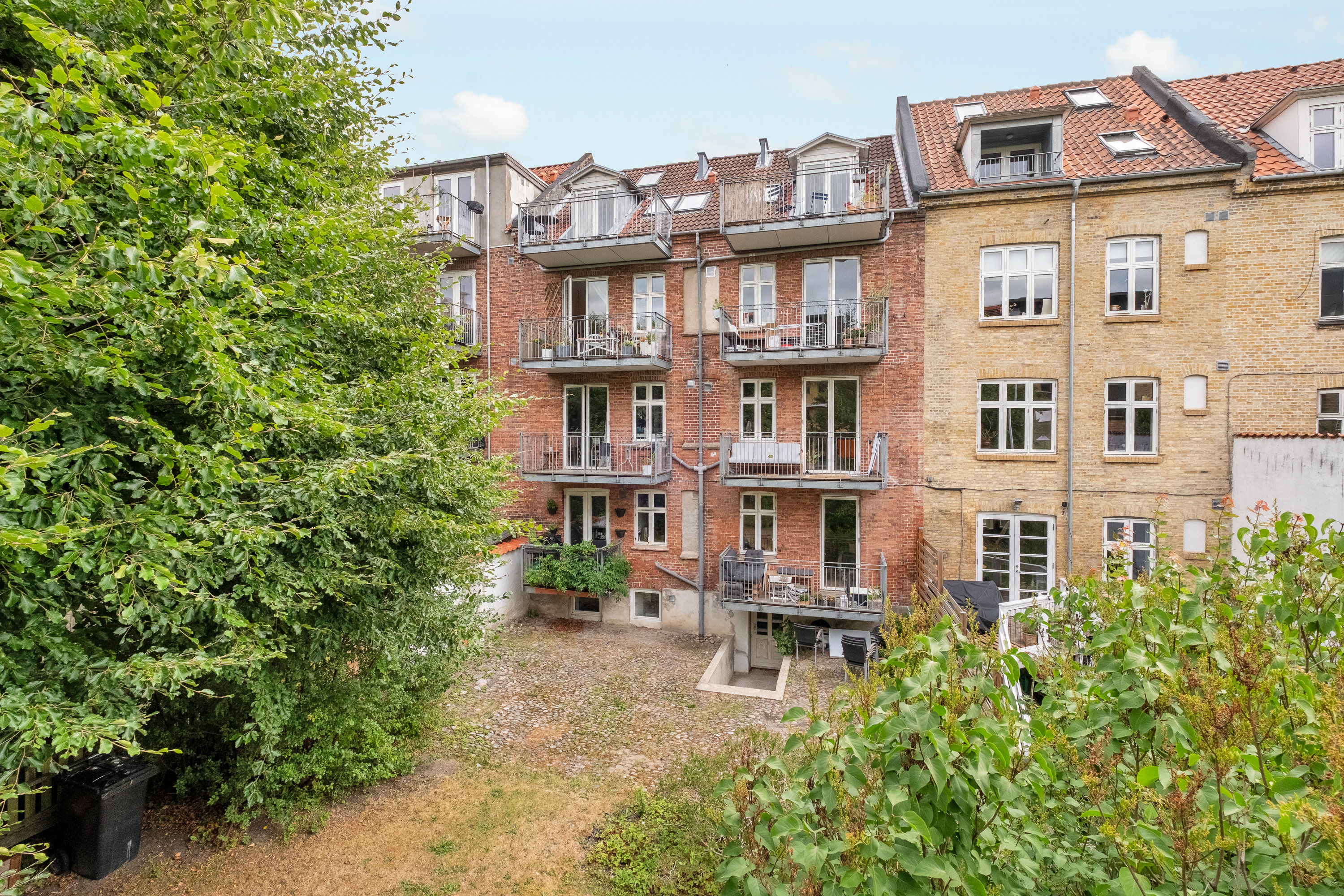 Fremhævet bag facade billede i fuldskærmstilstand. Billede af Lollandsgade 69, 2. th., 8000 Aarhus C