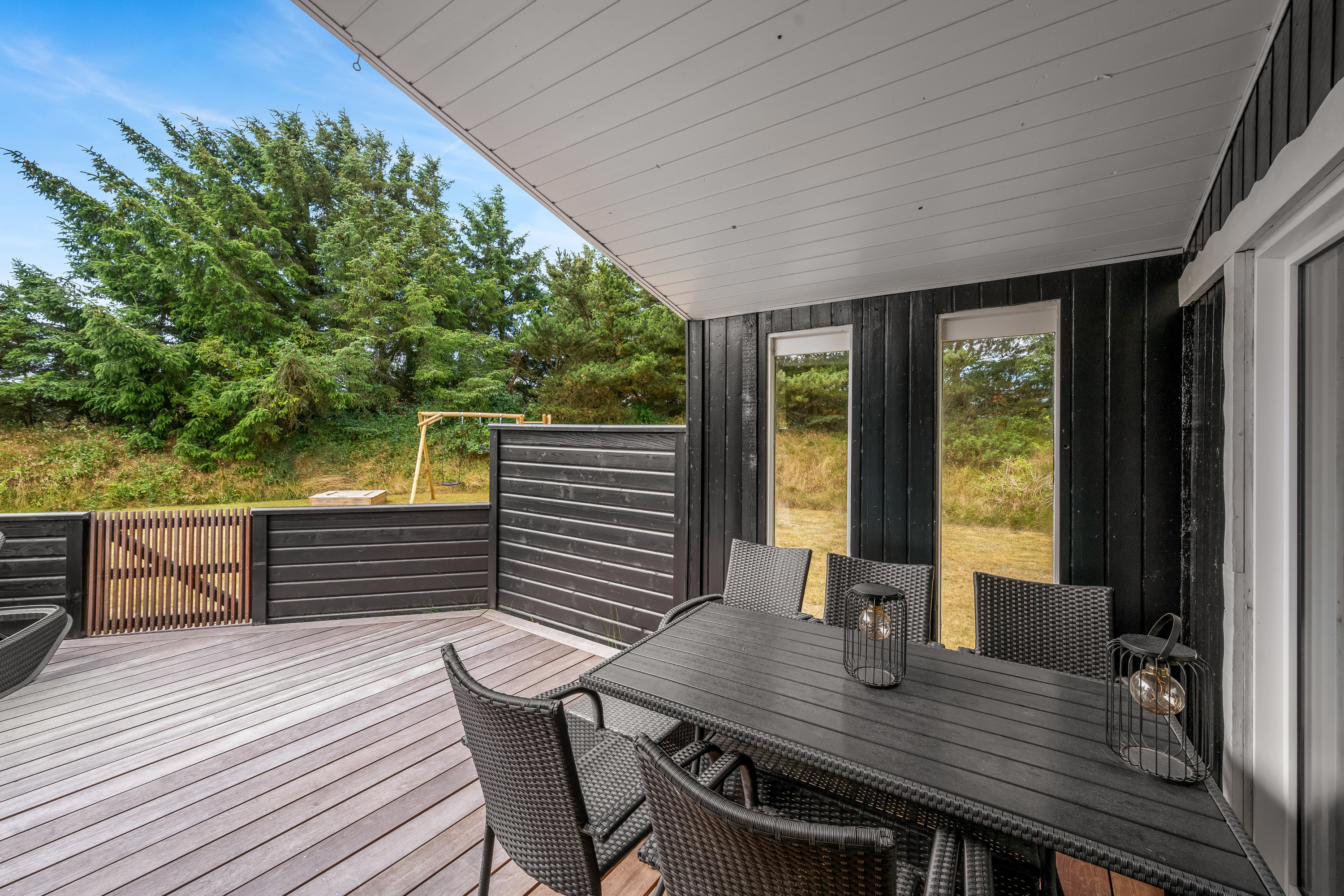 Fremhævet terrasse  billede i fuldskærmstilstand. Billede af Sigfred Jensens Vej 10, Bjerregaard, 6960 Hvide Sande