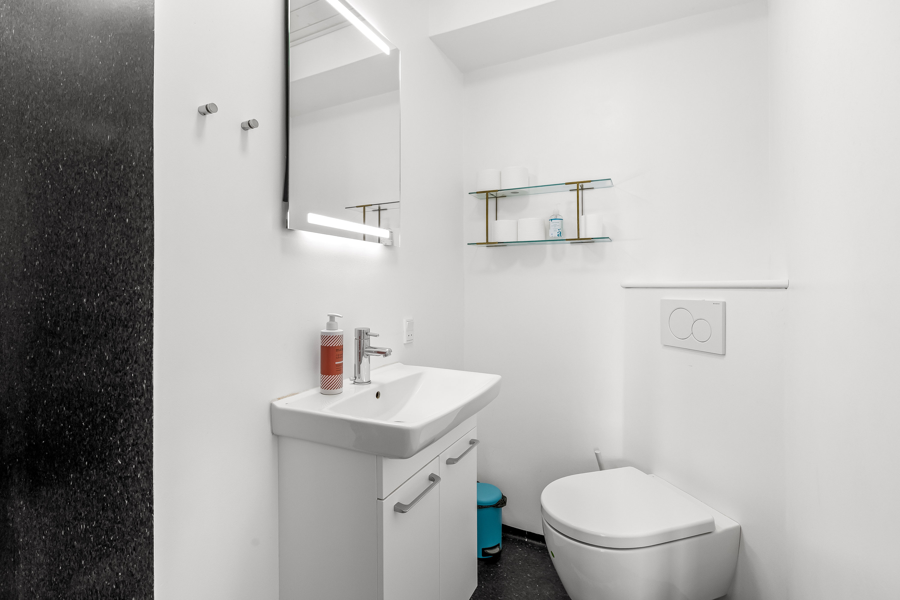 Fremhævet toilet billede i fuldskærmstilstand. Billede af Torvegade 14, 6950 Ringkøbing