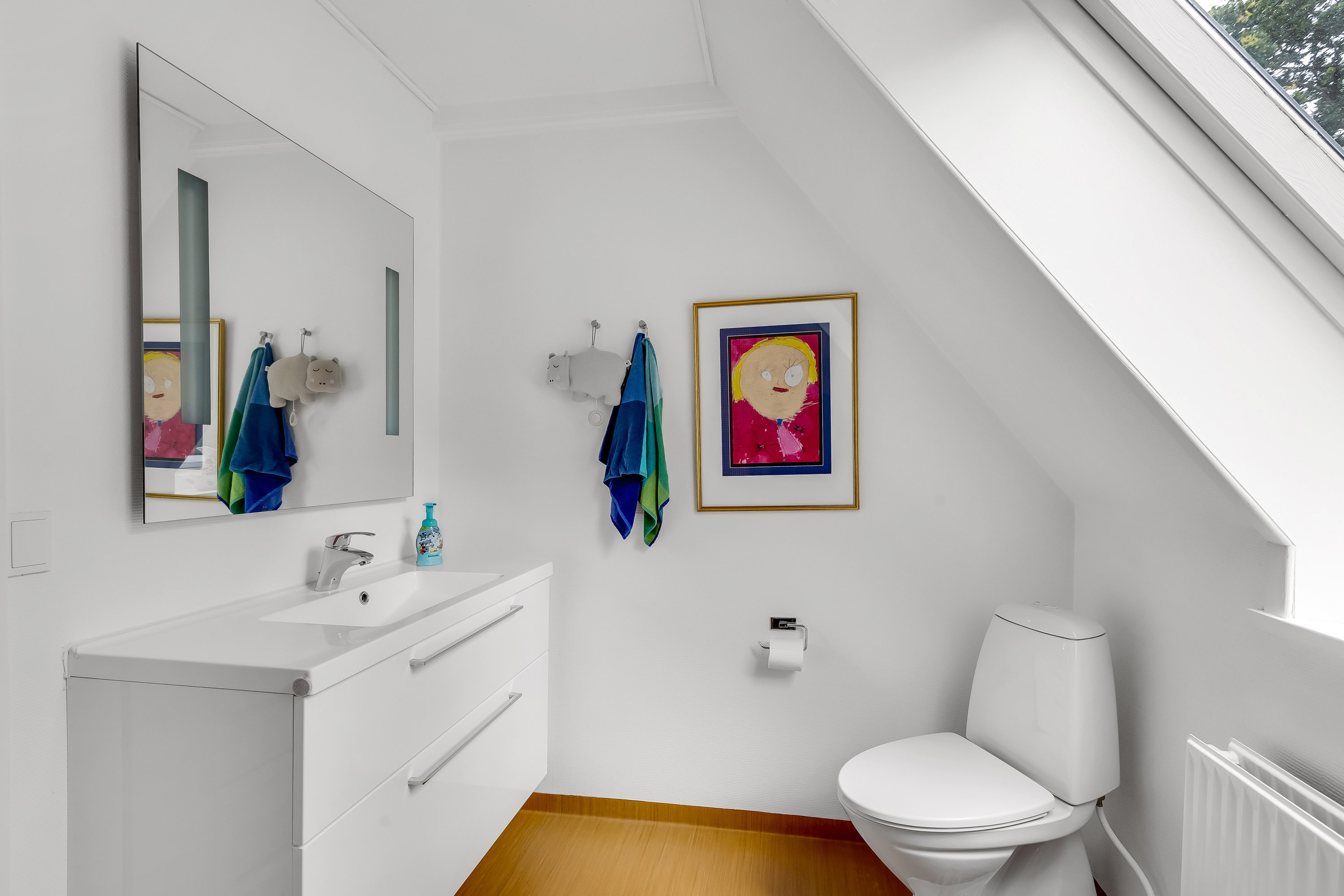 Fremhævet toilet billede i fuldskærmstilstand. Billede af Abterpvej 3, 6261 Bredebro