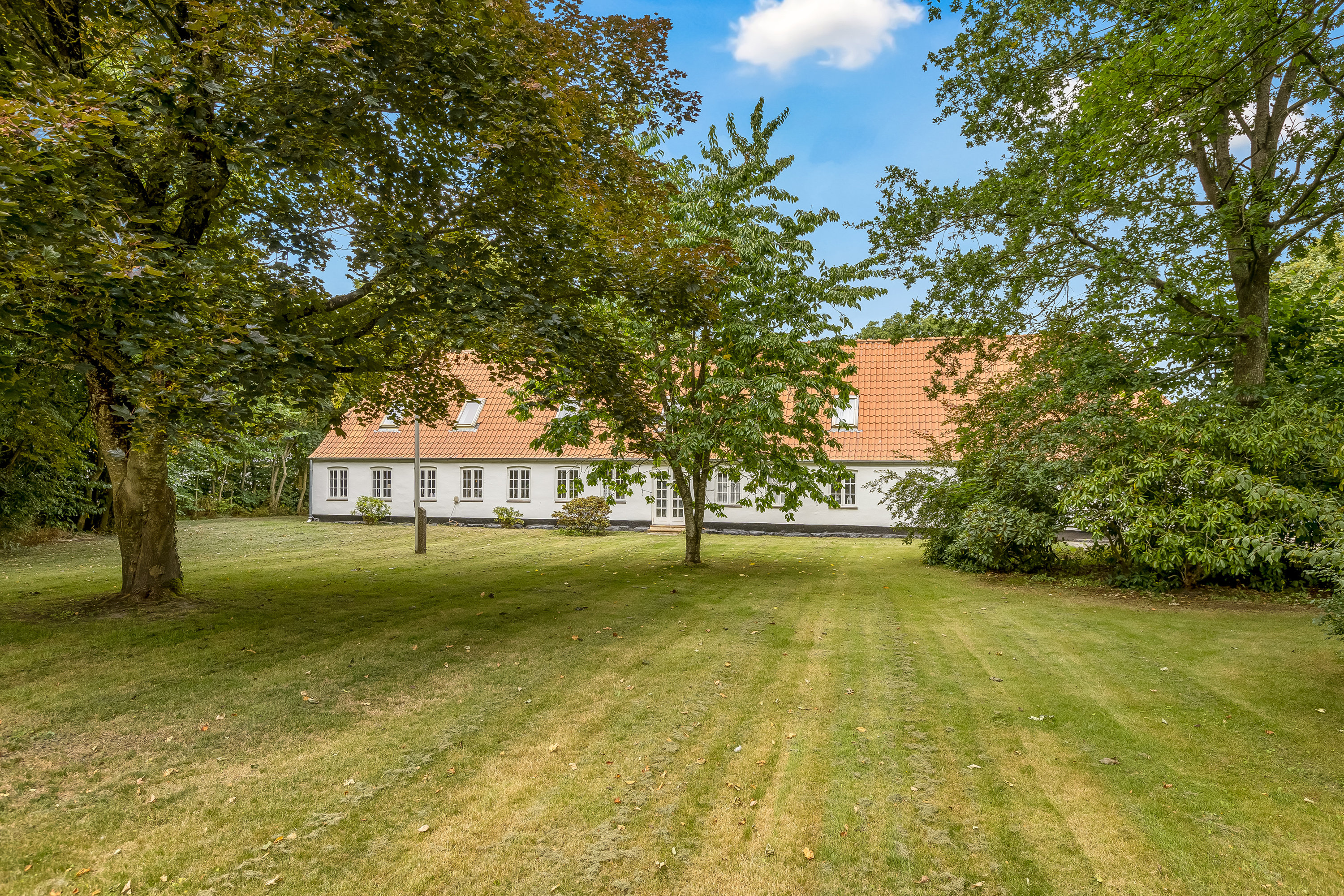 Fremhævet facade billede i fuldskærmstilstand. Billede af Abterpvej 3, 6261 Bredebro