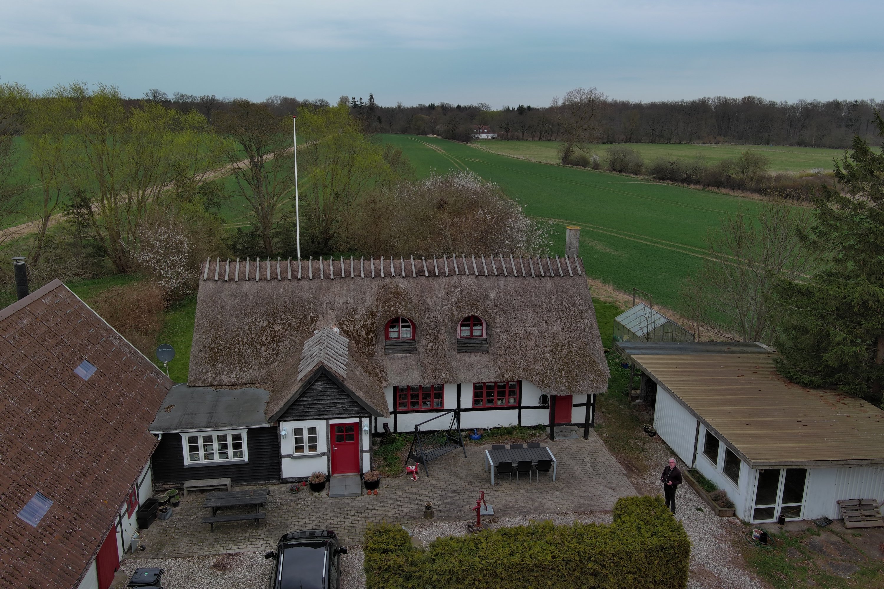 Fremhævet drone foto billede i fuldskærmstilstand. Billede af Skov-Torupvej 15, Skov-Torup, 4683 Rønnede