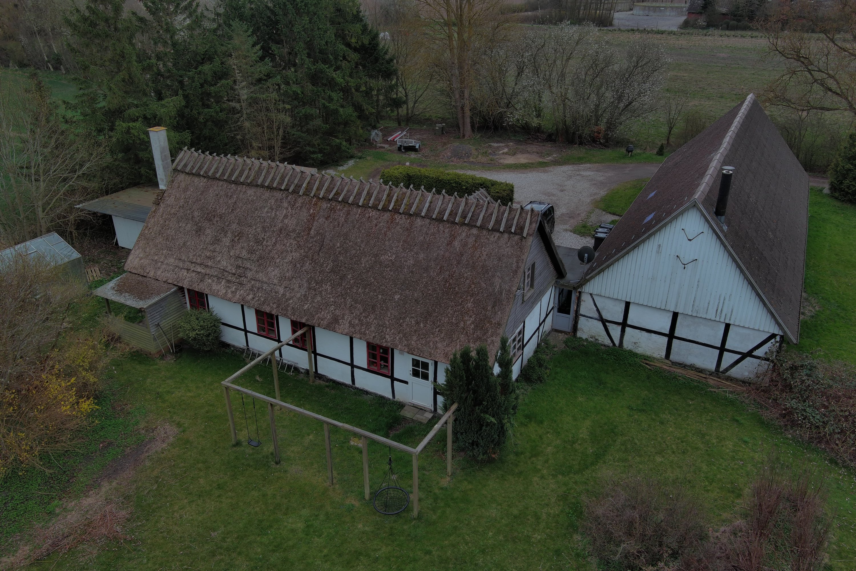 Fremhævet drone foto billede i fuldskærmstilstand. Billede af Skov-Torupvej 15, Skov-Torup, 4683 Rønnede