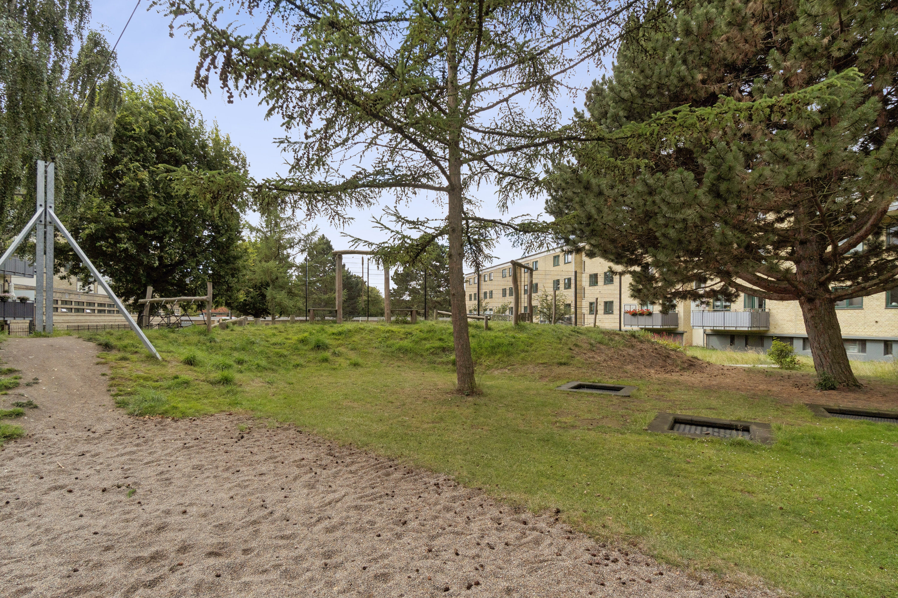 Fremhævet gårdmiljø billede i fuldskærmstilstand. Billede af Rødovre Parkvej 195, 1. tv., 2610 Rødovre
