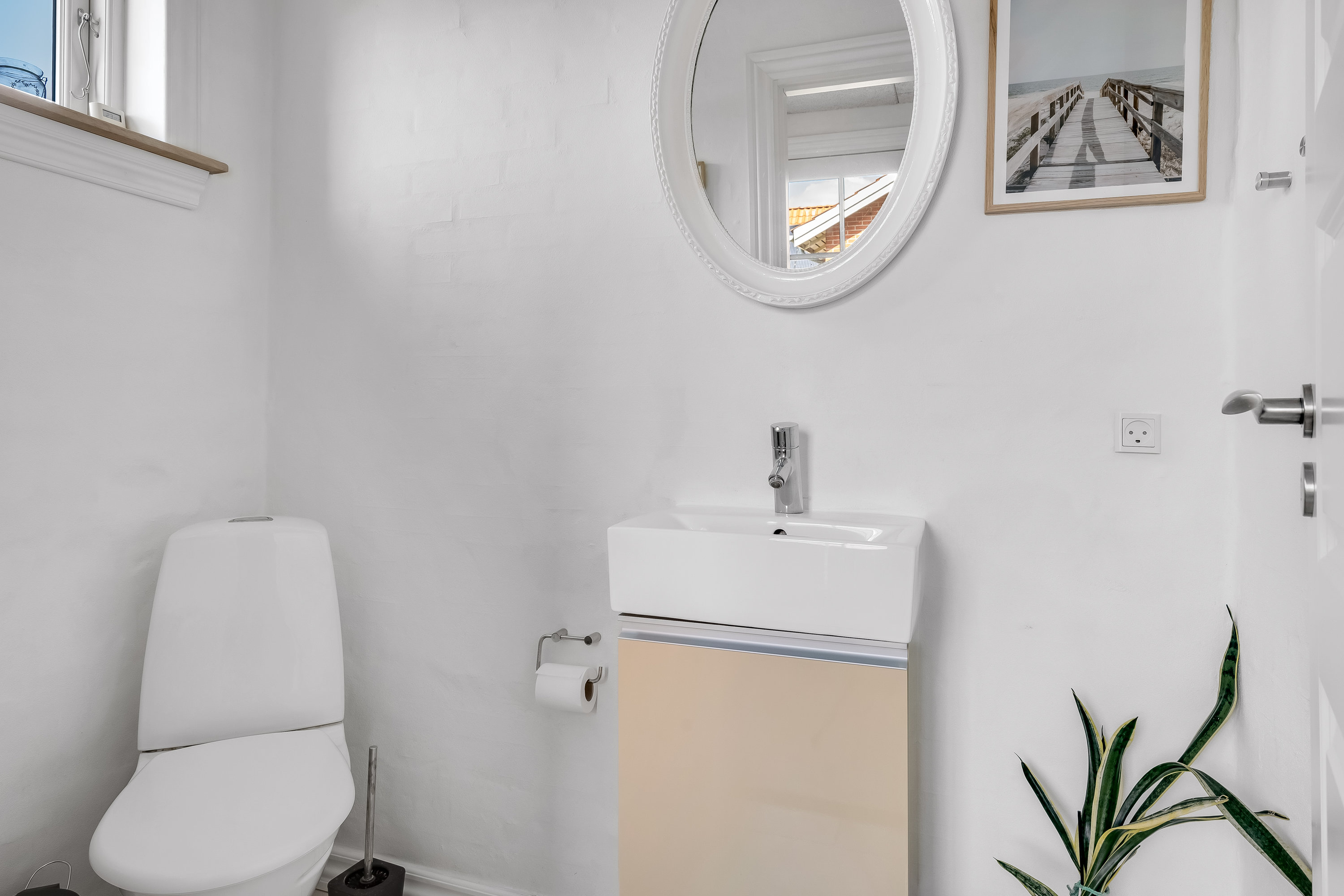 Fremhævet toilet billede i fuldskærmstilstand. Billede af Gl Roustvej 69, 6800 Varde