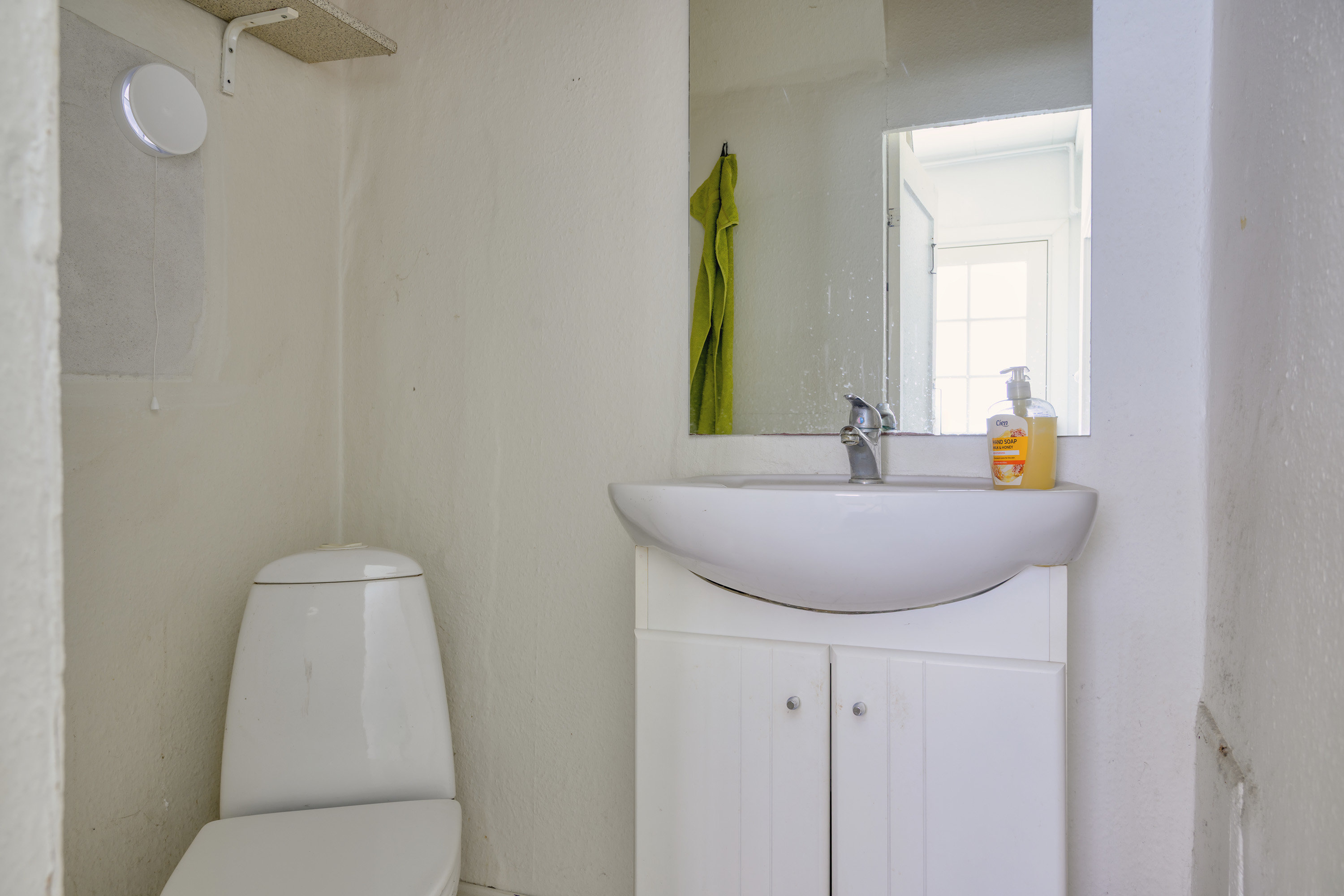 Fremhævet toilet billede i fuldskærmstilstand. Billede af Søvej 27, 4800 Nykøbing F