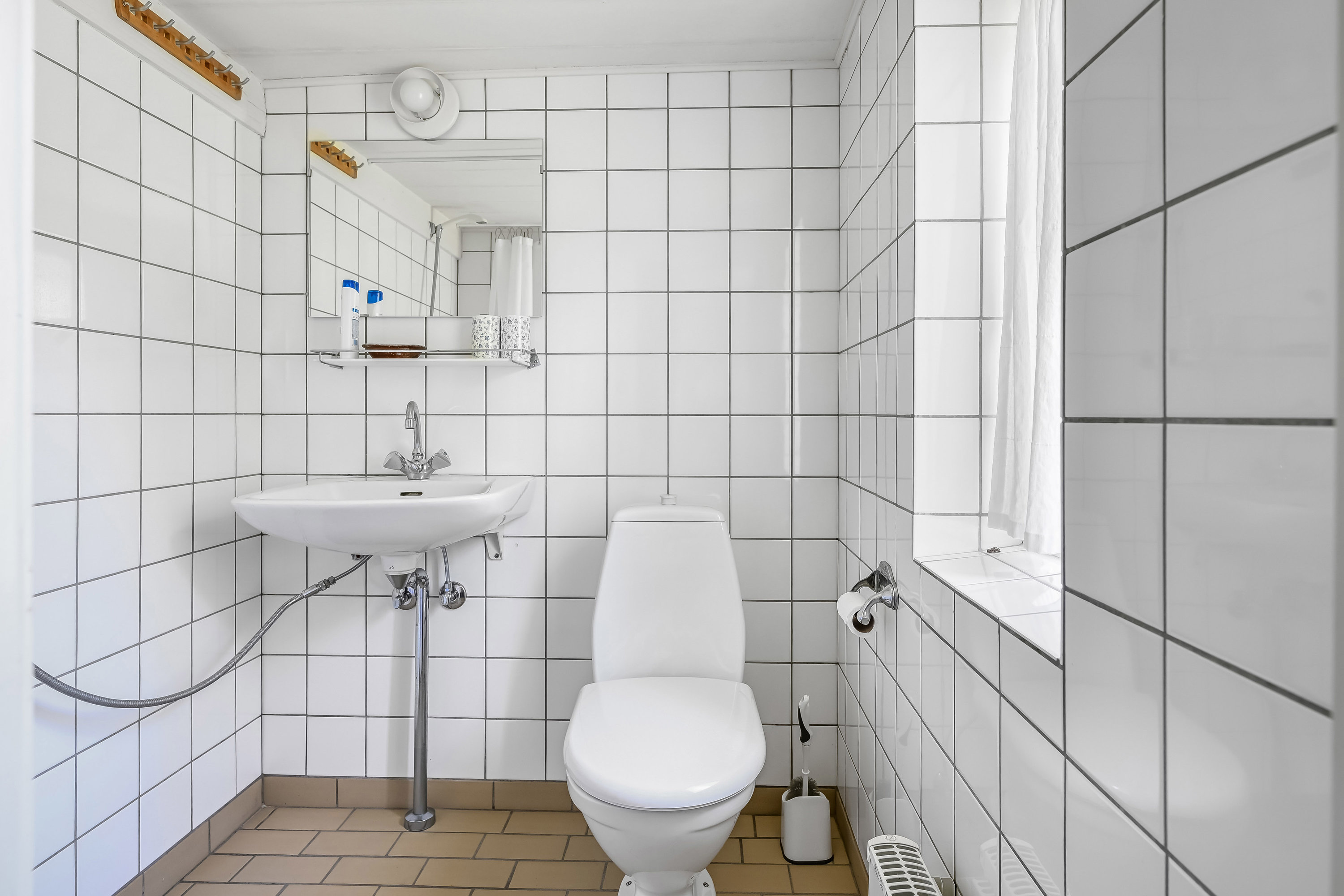 Fremhævet toilet billede i fuldskærmstilstand. Billede af Søndertoft 11, Sønderho, 6720 Fanø