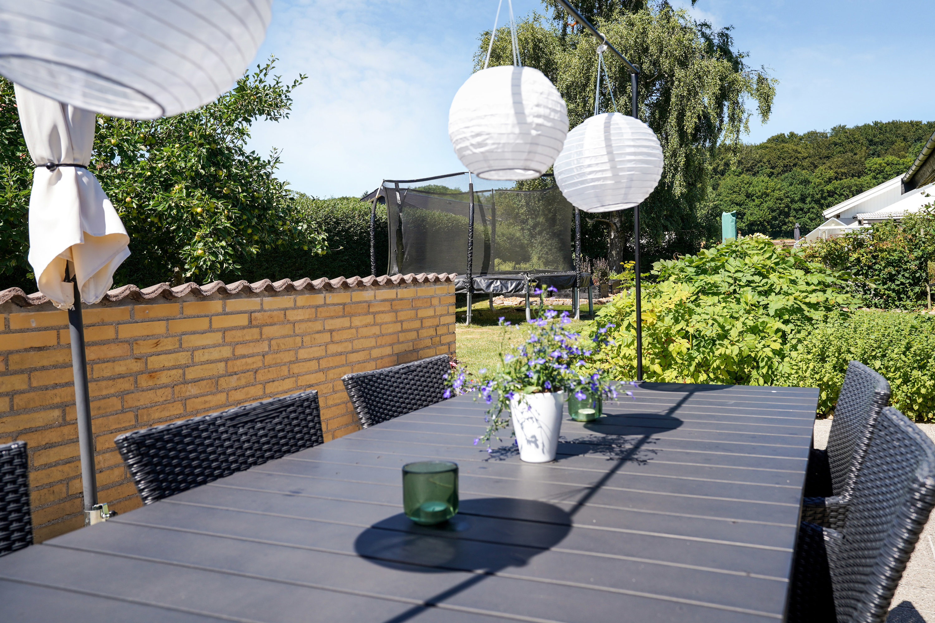 Fremhævet terrasse billede i fuldskærmstilstand. Billede af Solgårdsvej 24, Skalbjerg, 5492 Vissenbjerg