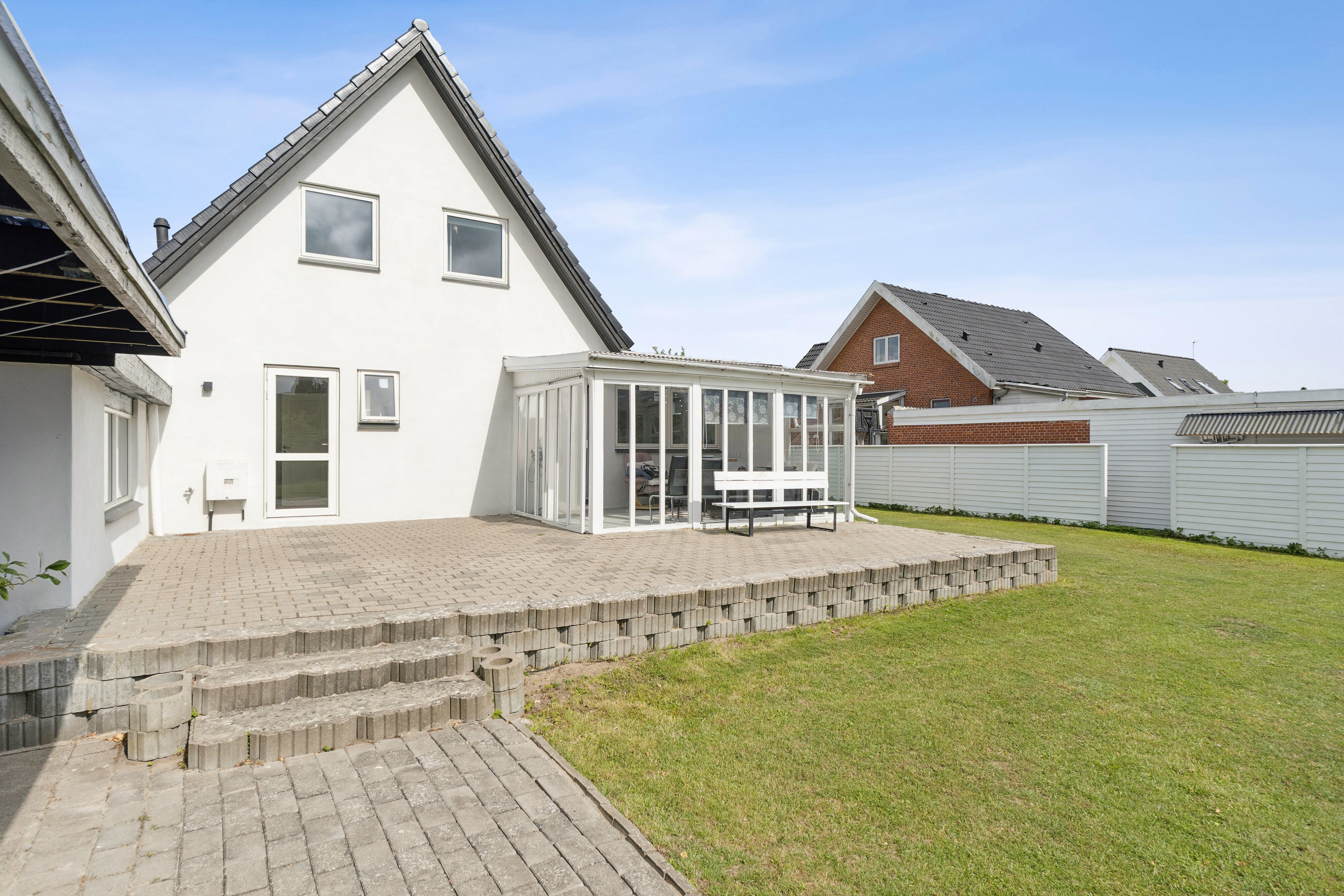 Fremhævet set fra haven billede i fuldskærmstilstand. Billede af Hedegrænsen 8, 2605 Brøndby