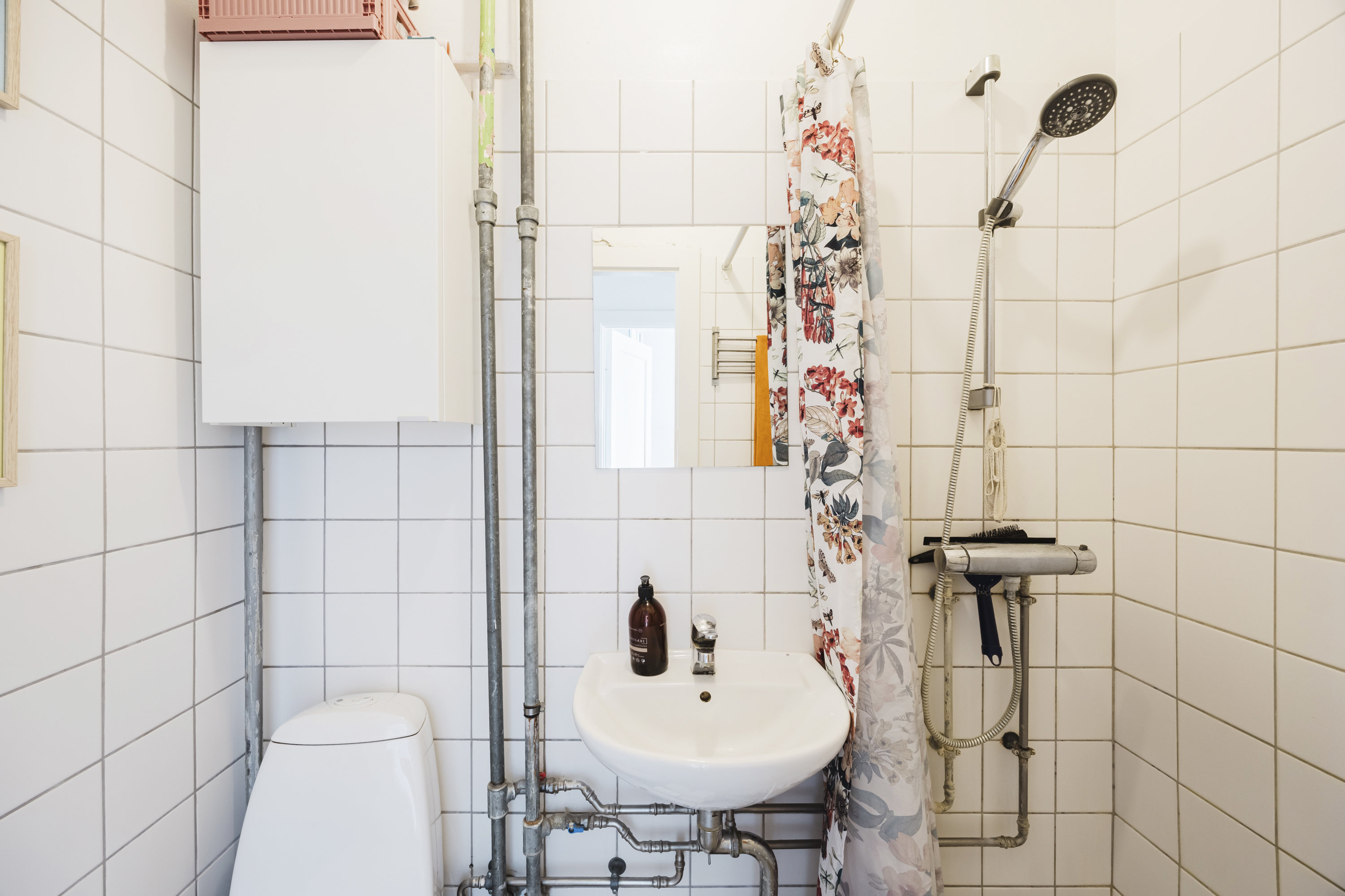 Fremhævet toilet billede i fuldskærmstilstand. Billede af Vibevej 45, 1. th., 2400 København NV