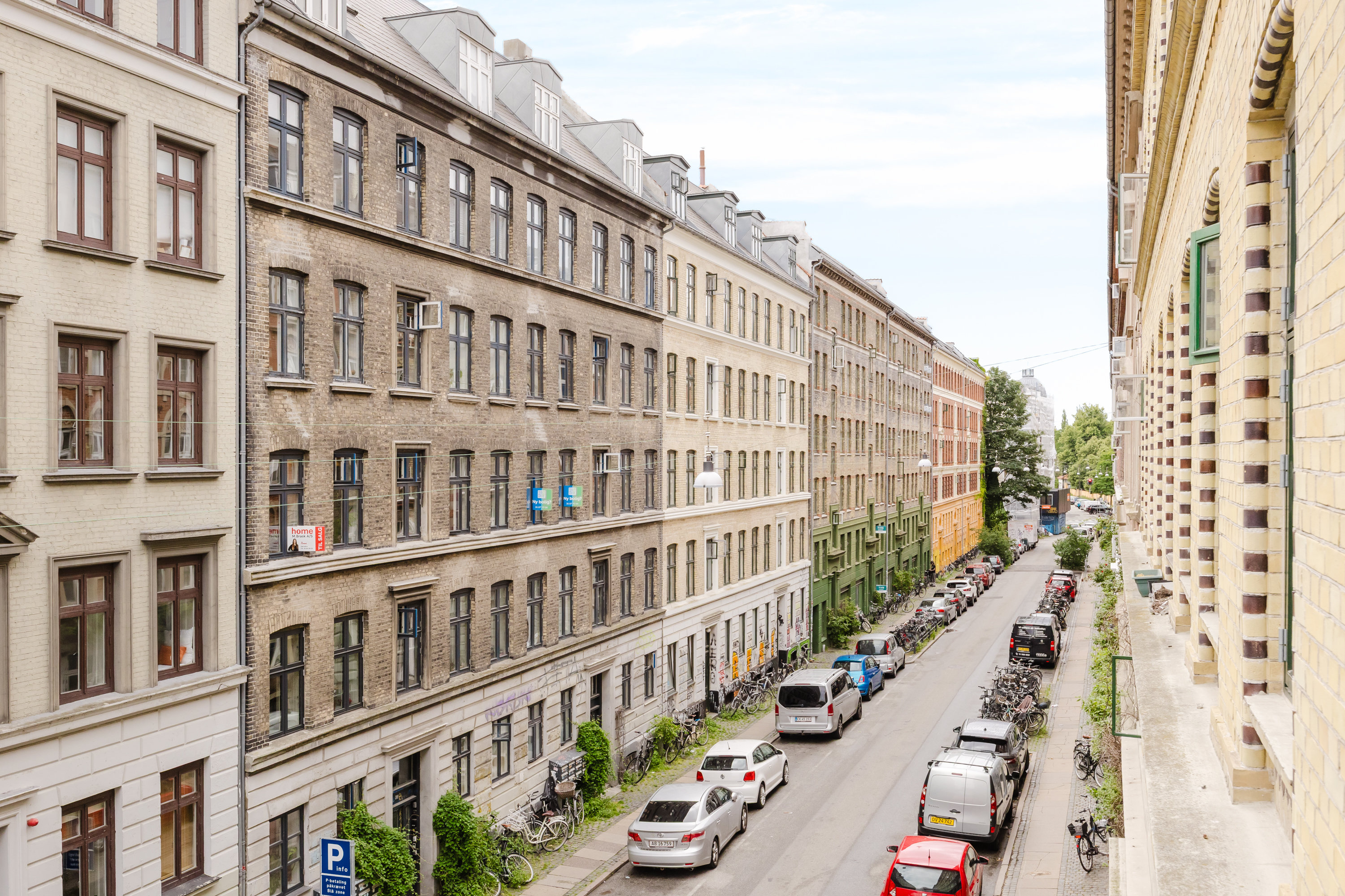 Fremhævet andet billede i fuldskærmstilstand. Billede af Peter Fabers Gade 43, 2. th., 2200 København N