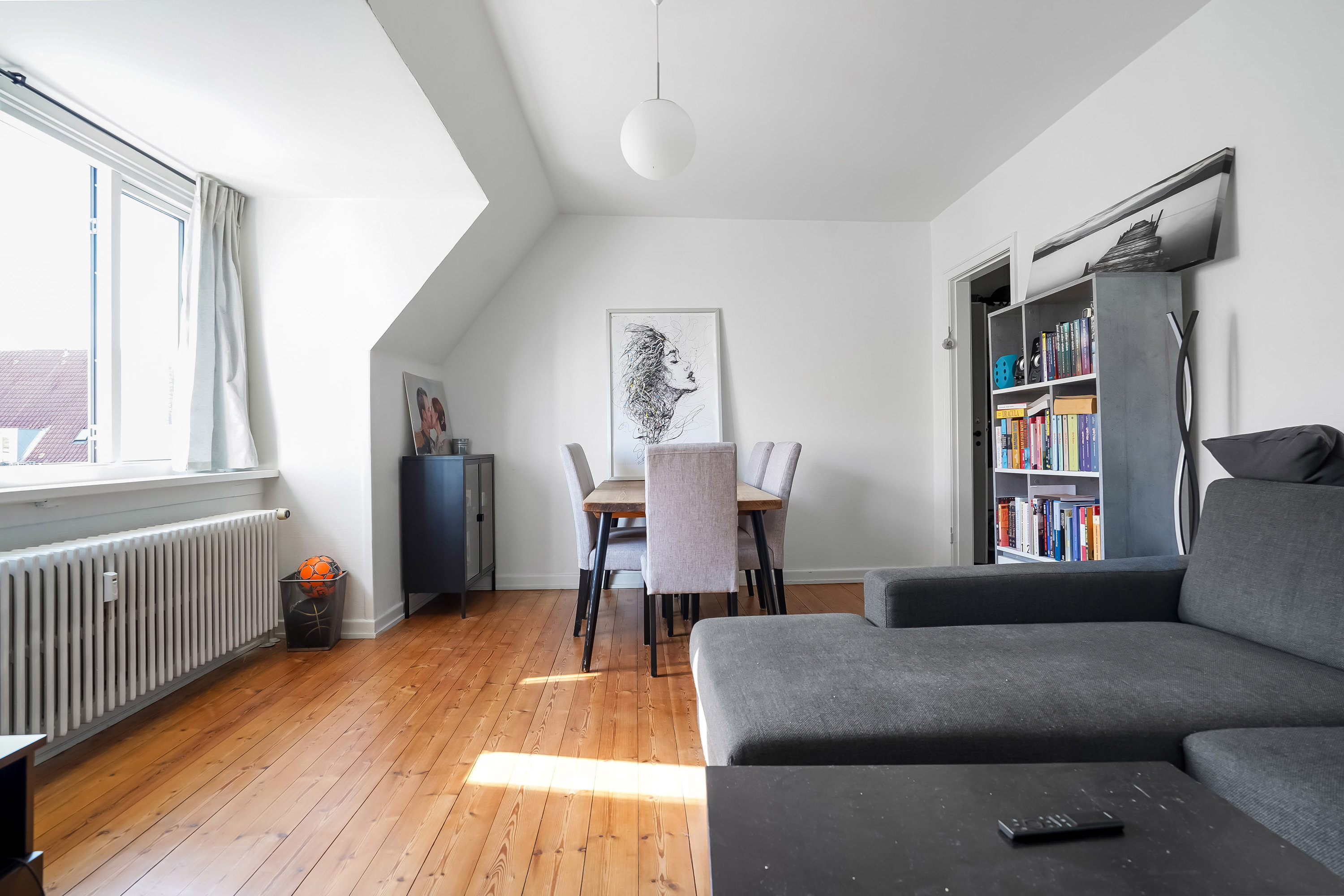 Fremhævet stue billede i fuldskærmstilstand. Billede af Rødegårdsvej 47, 2. th., 5000 Odense C