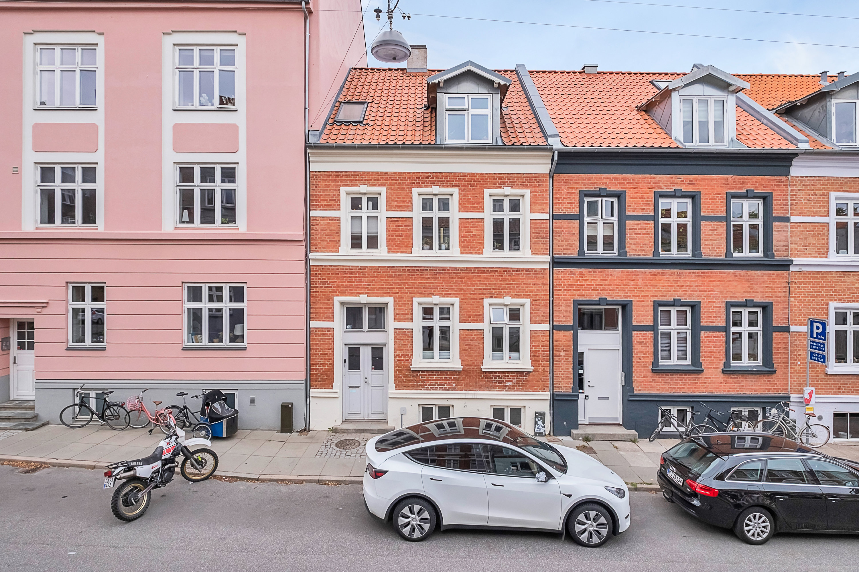 Fremhævet facade billede i fuldskærmstilstand. Billede af Thunøgade 60, st., 8000 Aarhus C