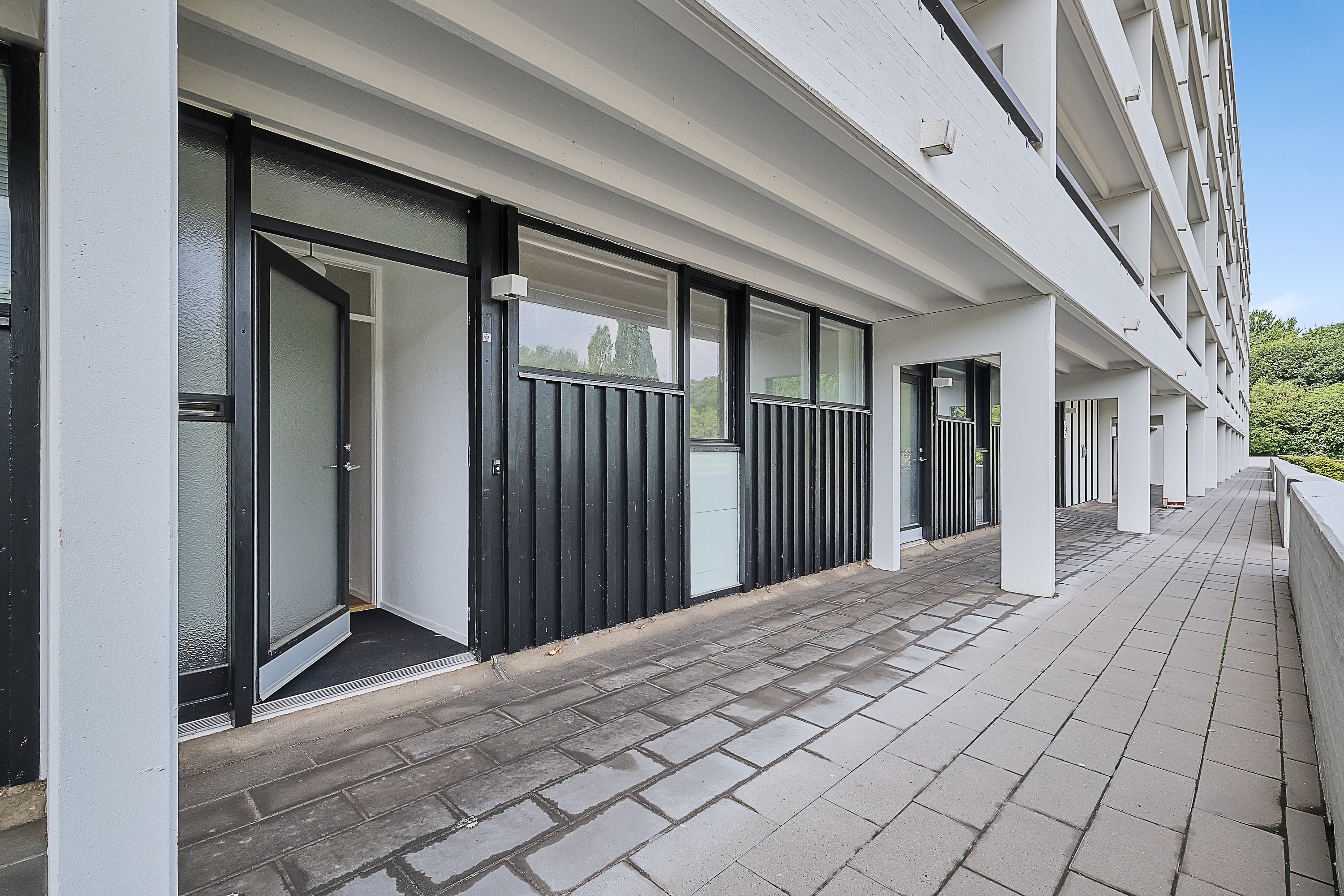 Fremhævet facade billede i fuldskærmstilstand. Billede af Vestervang 9, 1. 912., 8000 Aarhus C