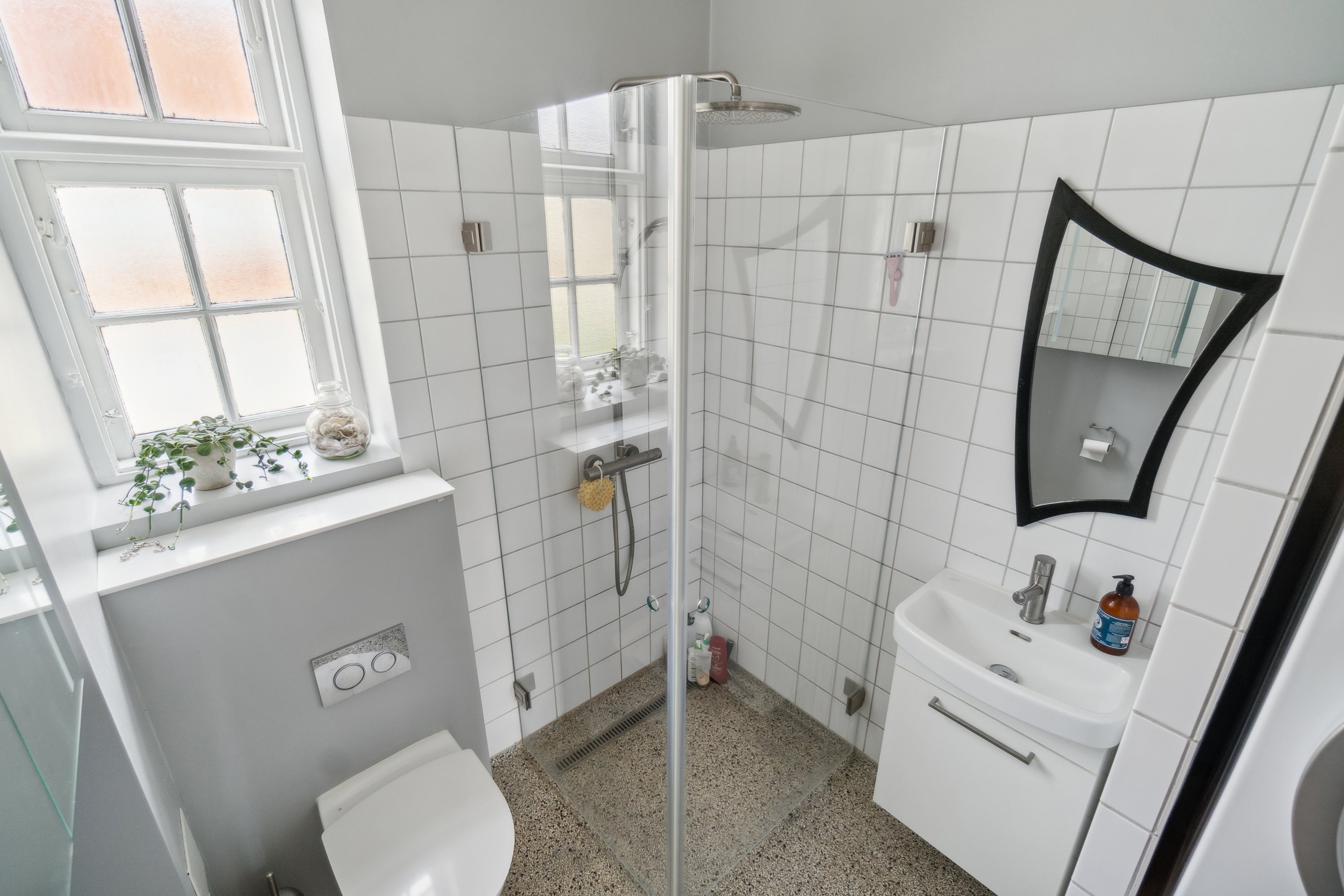 Fremhævet badeværelse billede i fuldskærmstilstand. Billede af Borgmester Jensens Allé 22, 3. tv., 2100 København Ø