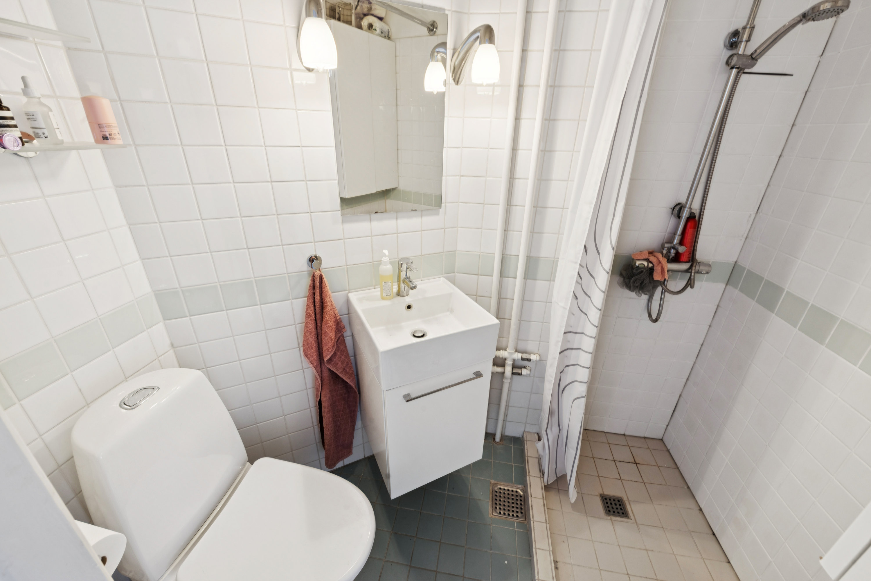 Fremhævet badeværelse billede i fuldskærmstilstand. Billede af Kastelsvej 9, 2. 3., 2100 København Ø