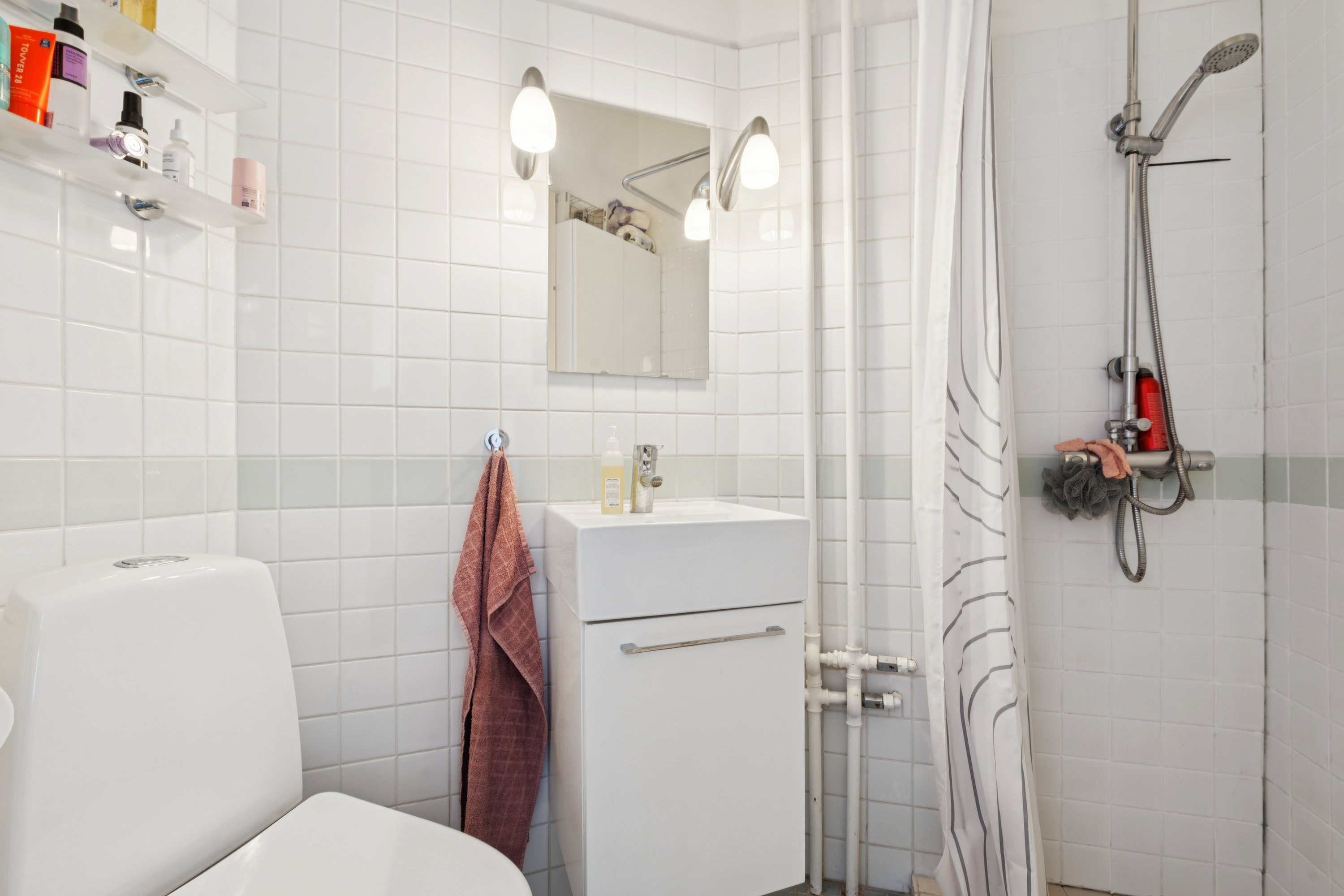 Fremhævet badeværelse billede i fuldskærmstilstand. Billede af Kastelsvej 9, 2. 3., 2100 København Ø