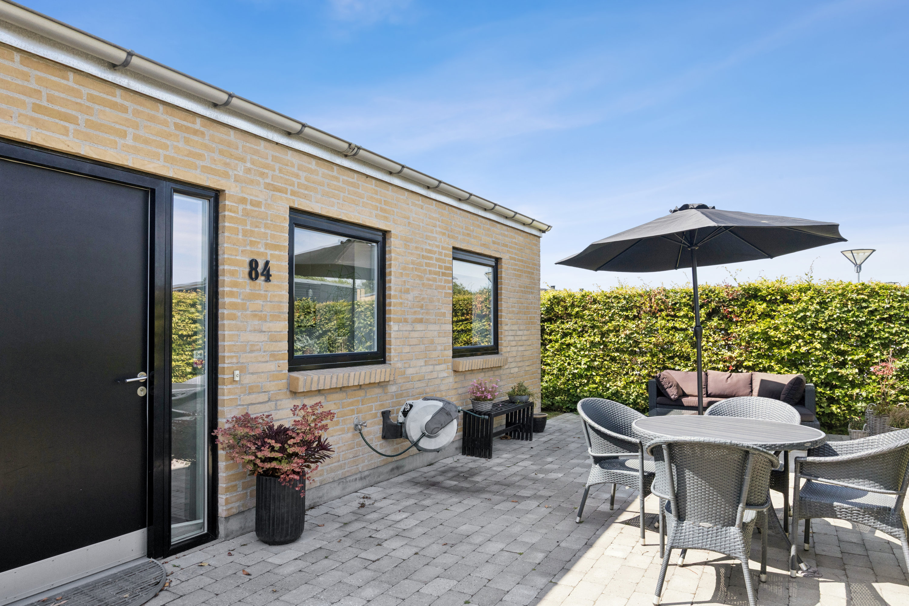 Fremhævet terrasse billede i fuldskærmstilstand. Billede af Indkilde Alle 84, Gug, 9210 Aalborg SØ