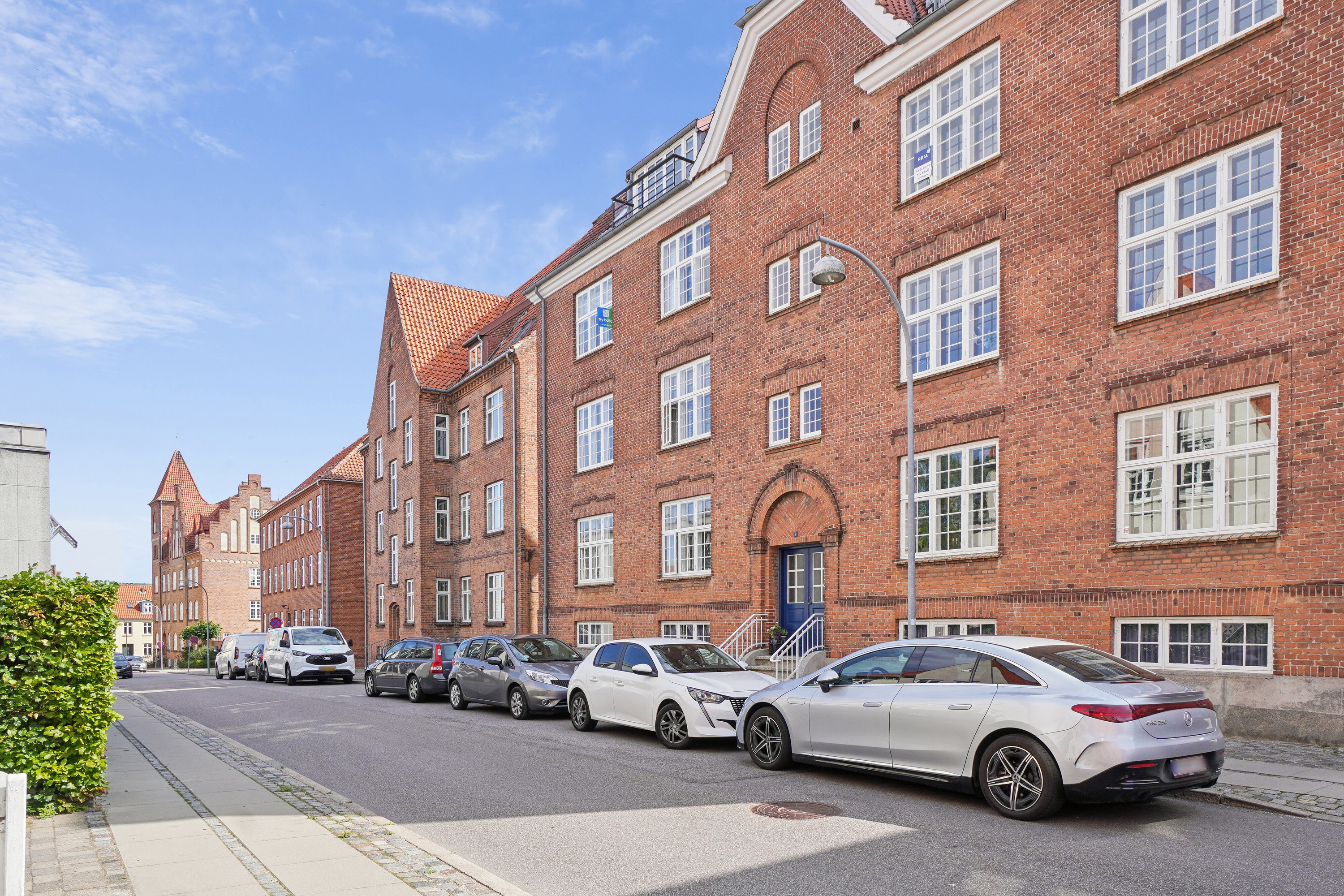 Fremhævet facade billede i fuldskærmstilstand. Billede af Kornerups Vænge 6, 2. tv., 4000 Roskilde