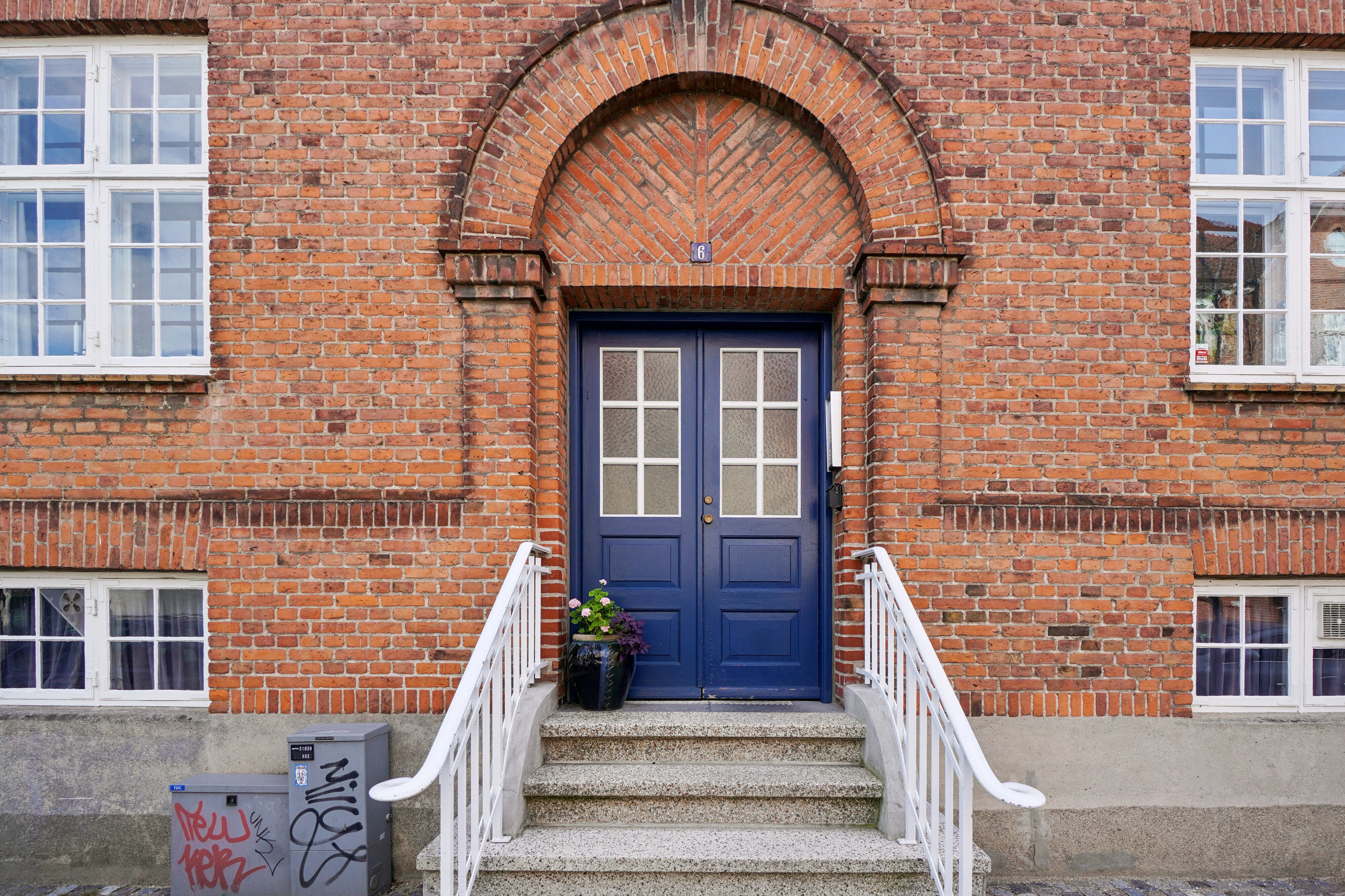 Fremhævet facade billede i fuldskærmstilstand. Billede af Kornerups Vænge 6, 2. tv., 4000 Roskilde